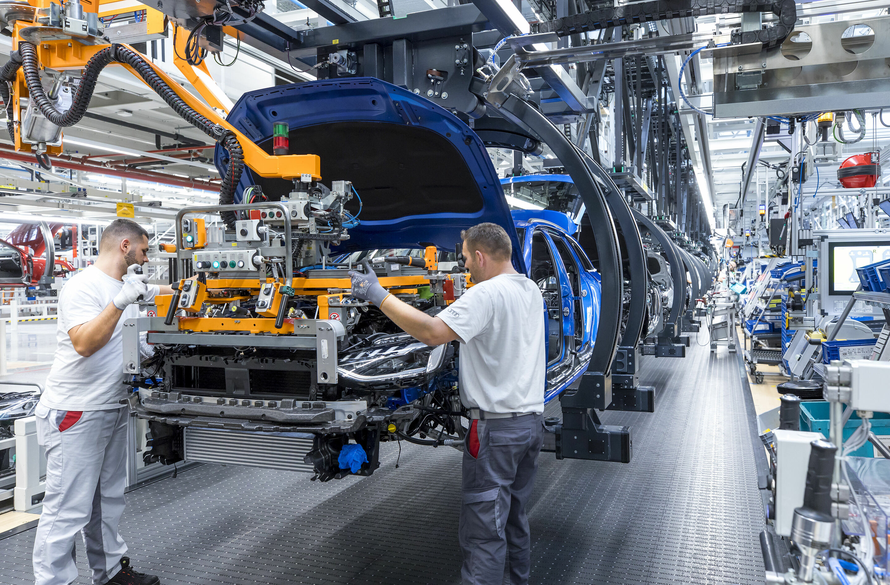 Audi-Standort Ingolstadt - Produktion Audi A4: Montage – Einbau Frontend