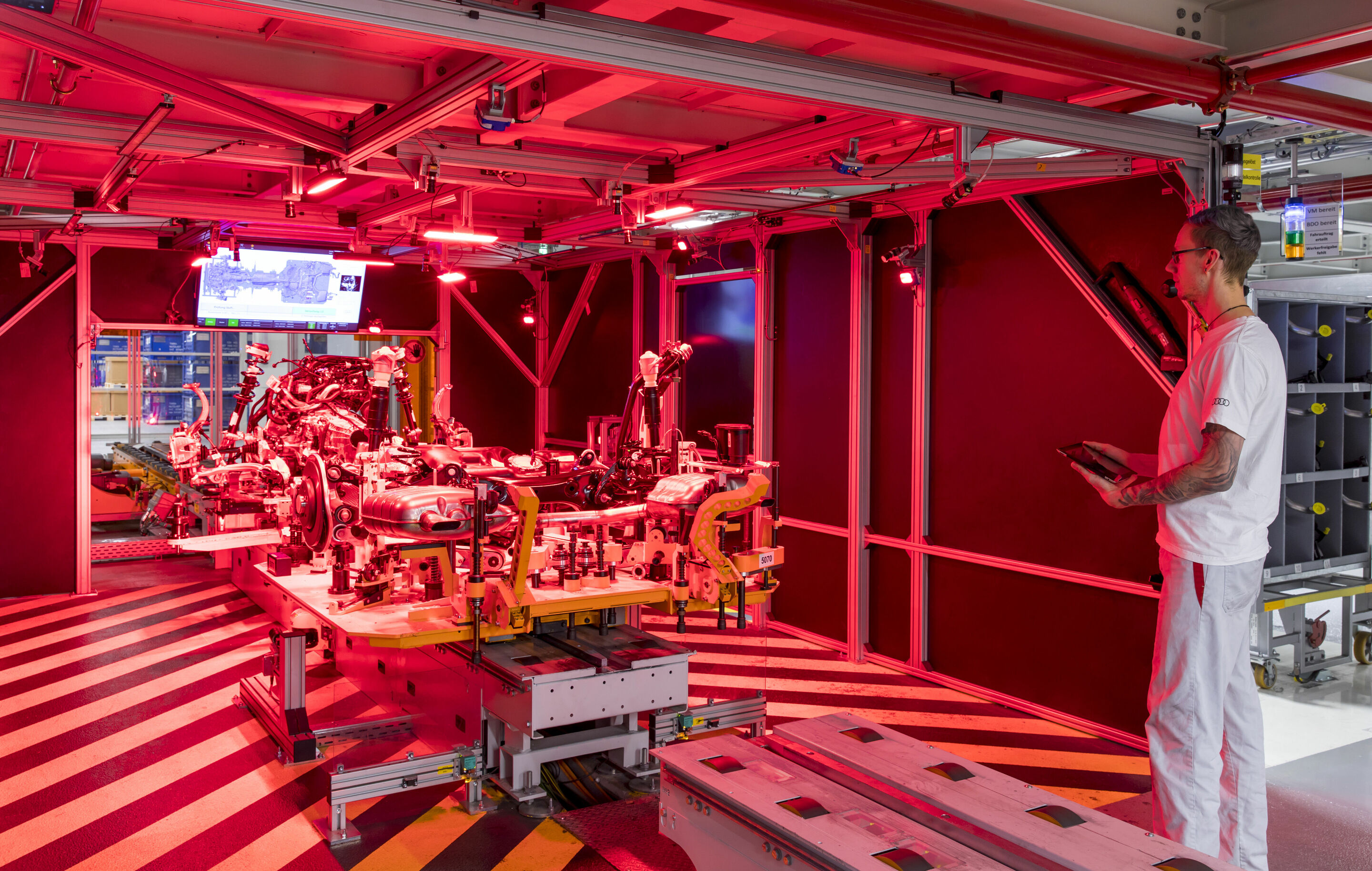 Audi Site Ingolstadt - Production of the Audi A4: Pre-assembly – Camera station for collision detection, chassis