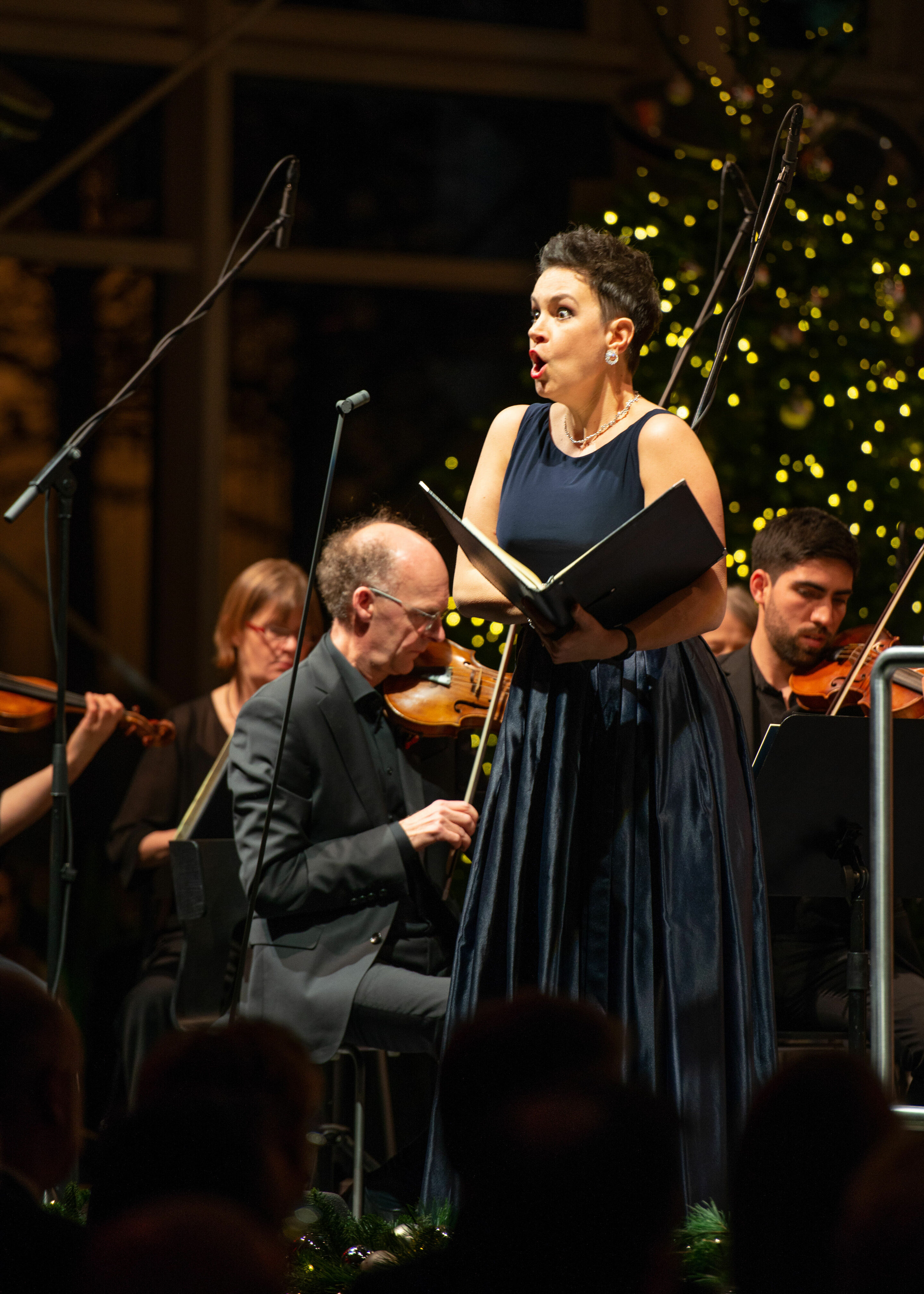 Audi Weihnachtskonzert - Audi Weihnachtskonzert am 13.12.2019 mit der Audi Jugendchorakademie, der Akademie für Alte Musik Berlin und den Gesangssolisten Sophie Klussmann (Sopran), Sophie Harmsen (Alt), Patrick Grahl (Tenor) sowie Matthias Winckhler (Bass)...