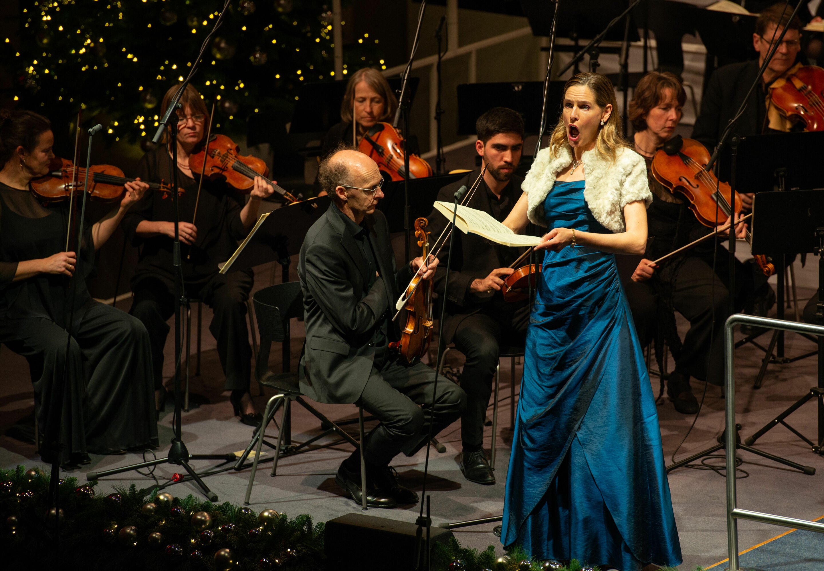 Audi Weihnachtskonzert - Audi Weihnachtskonzert am 13.12.2019 mit der Audi Jugendchorakademie, der Akademie für Alte Musik Berlin und den Gesangssolisten Sophie Klussmann (Sopran), Sophie Harmsen (Alt), Patrick Grahl (Tenor) sowie Matthias Winckhler (Bass)...