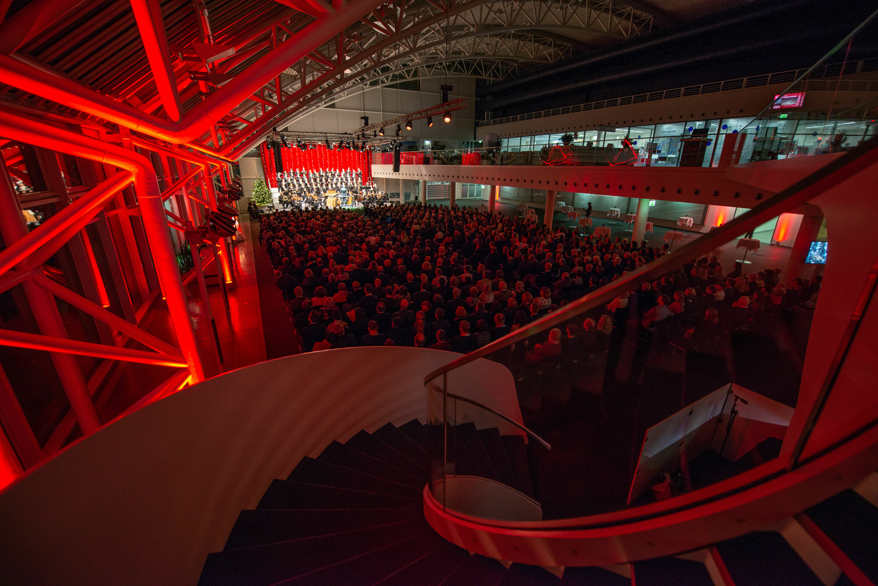 Audi Weihnachtskonzert - Audi Weihnachtskonzert am 13.12.2019 mit der Audi Jugendchorakademie, der Akademie für Alte Musik Berlin und den Gesangssolisten Sophie Klussmann (Sopran), Sophie Harmsen (Alt), Patrick Grahl (Tenor) sowie Matthias Winckhler (Bass)...