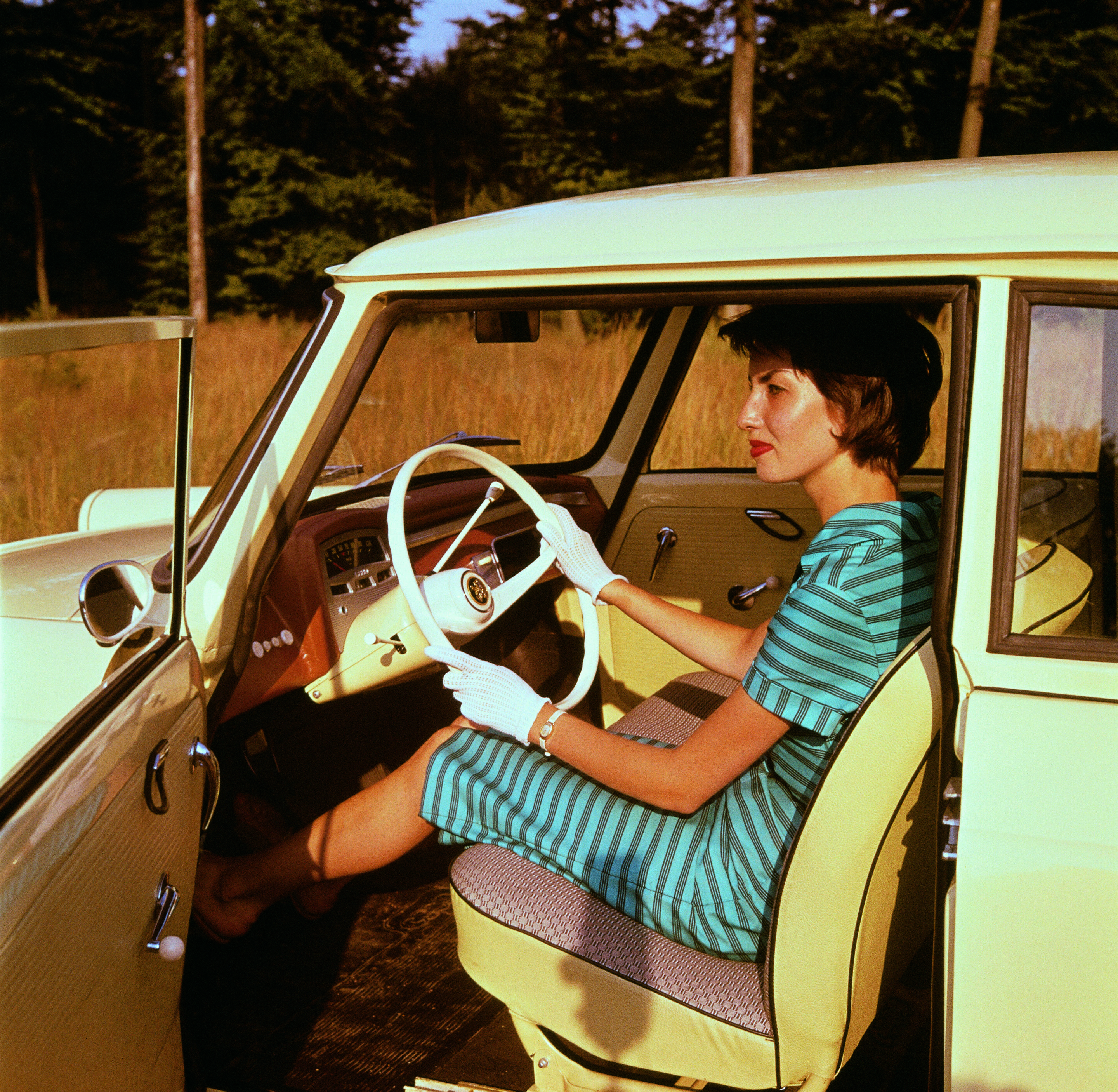 DKW Junior; Three-cylinder two-stroke engine; 750 cc, 34 bhp.