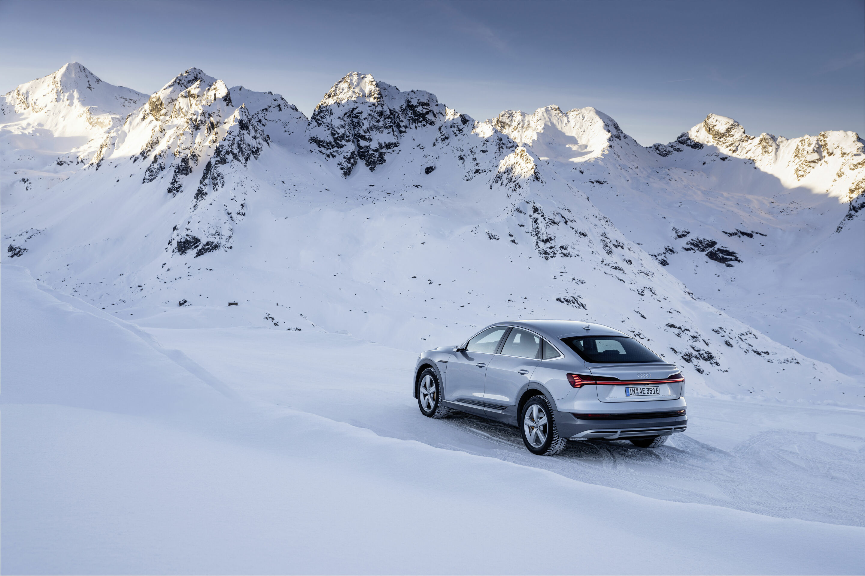 Audi e-tron Sportback 55 quattro - Dynamic photo,
Colour: Florett Silver