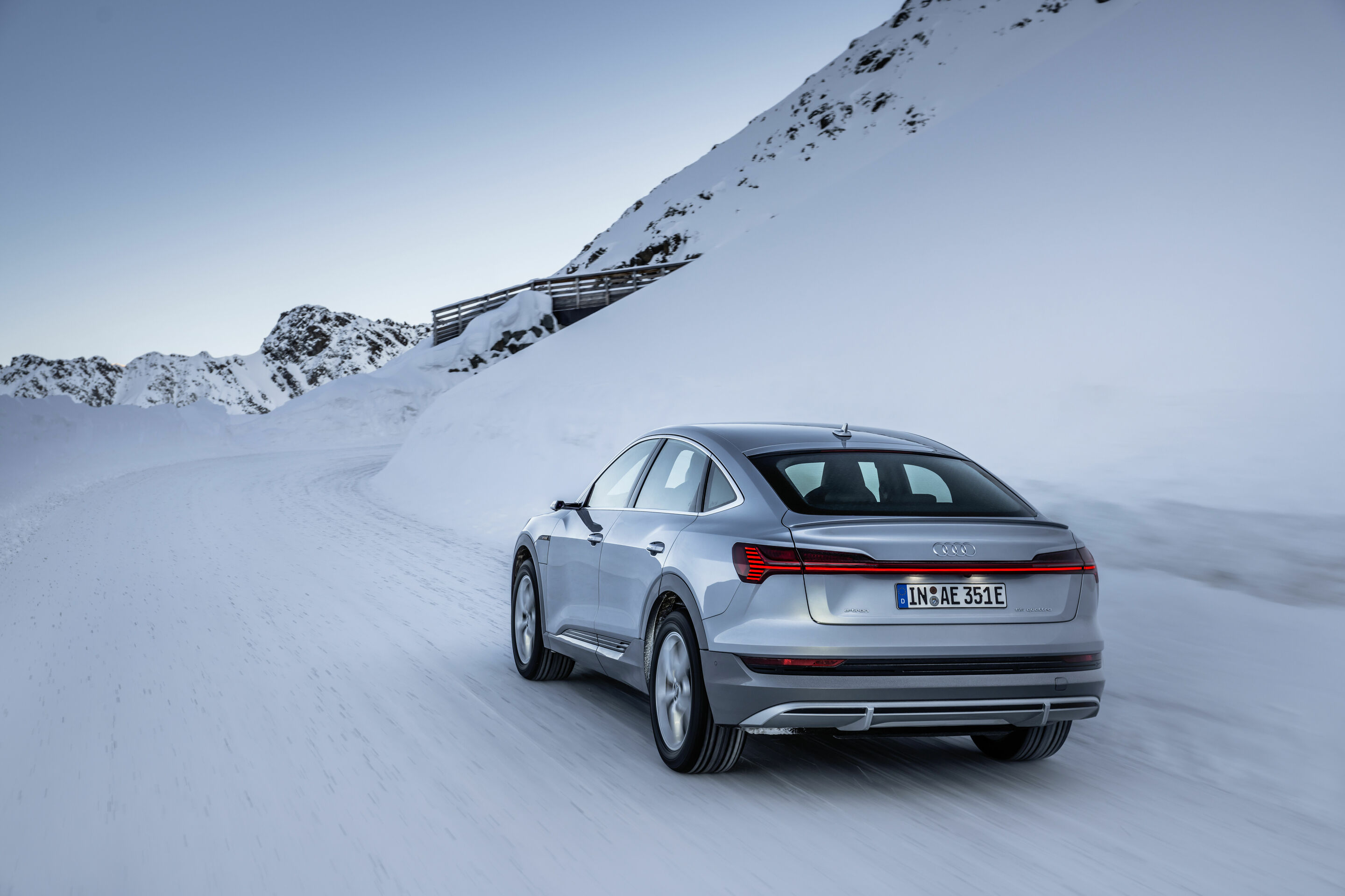 Audi e-tron Sportback 55 quattro - Dynamic photo,
Colour: Florett Silver