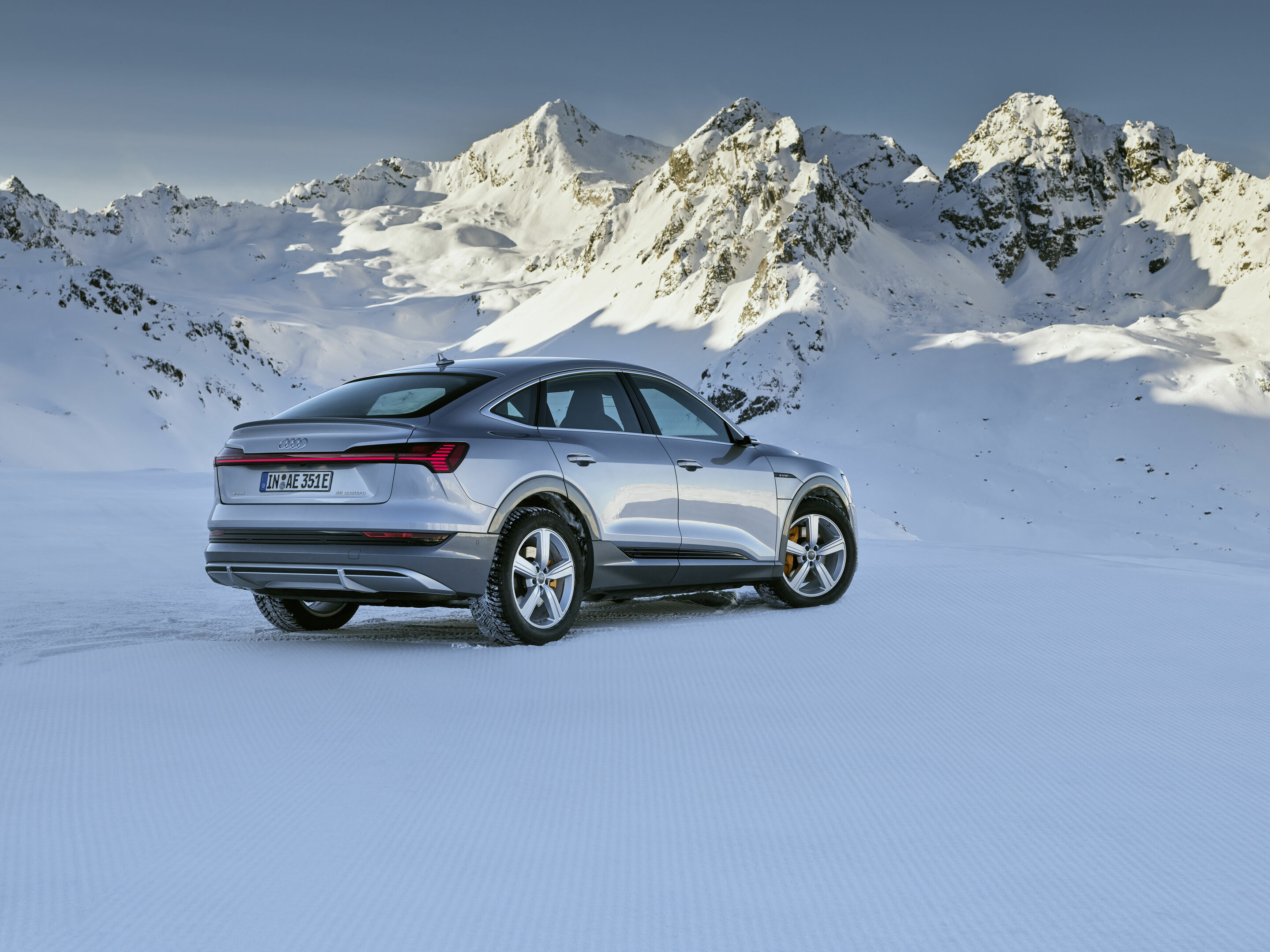 Audi e-tron Sportback 55 quattro - Standaufnahme,
Farbe: Florettsilber