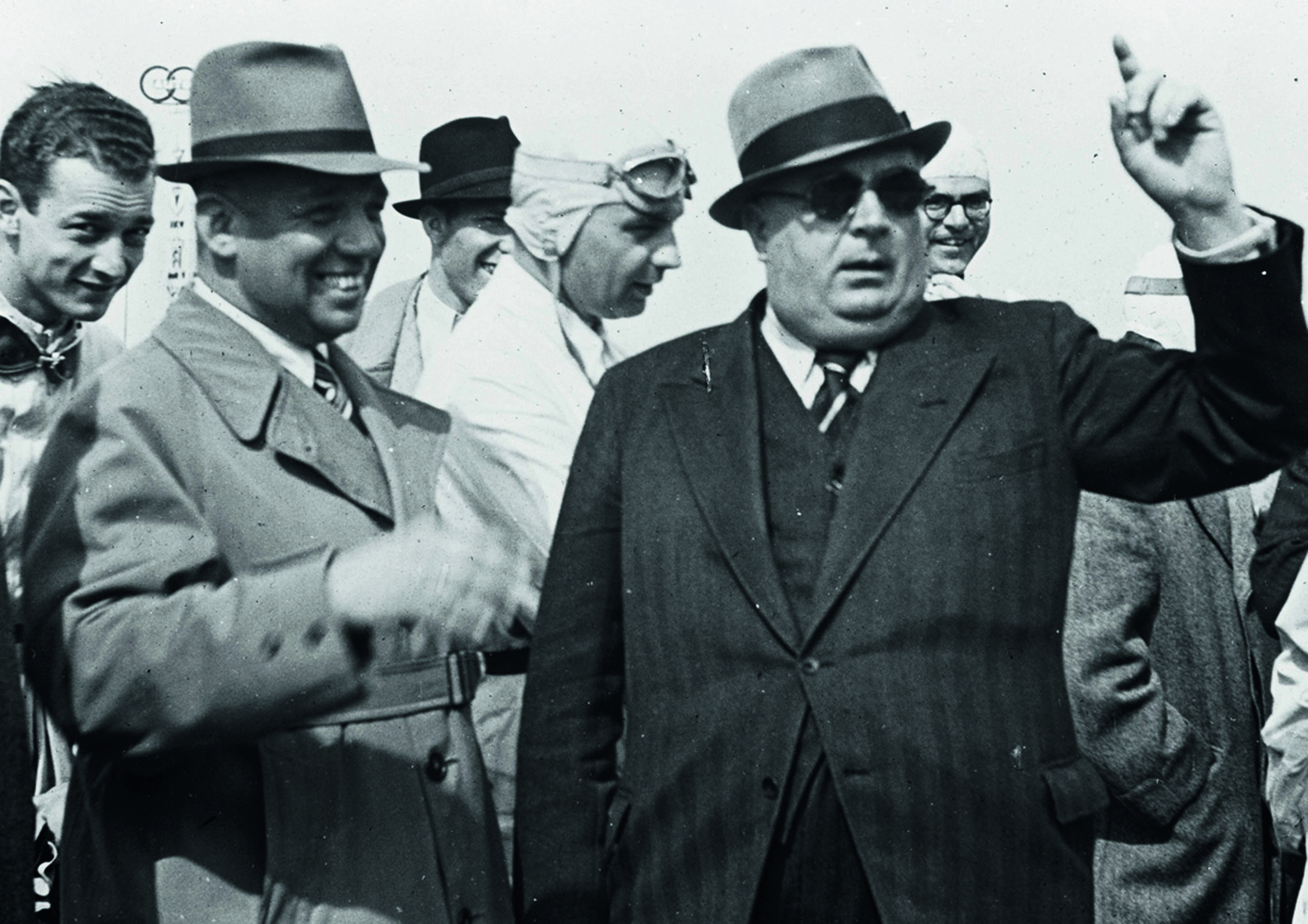 Anniversary magazine Motorsports - Conductor - Auto Union Racing Manager Karl Feuereissen (l.) and his opposite number at Mercedes, Alfred Neubauer.