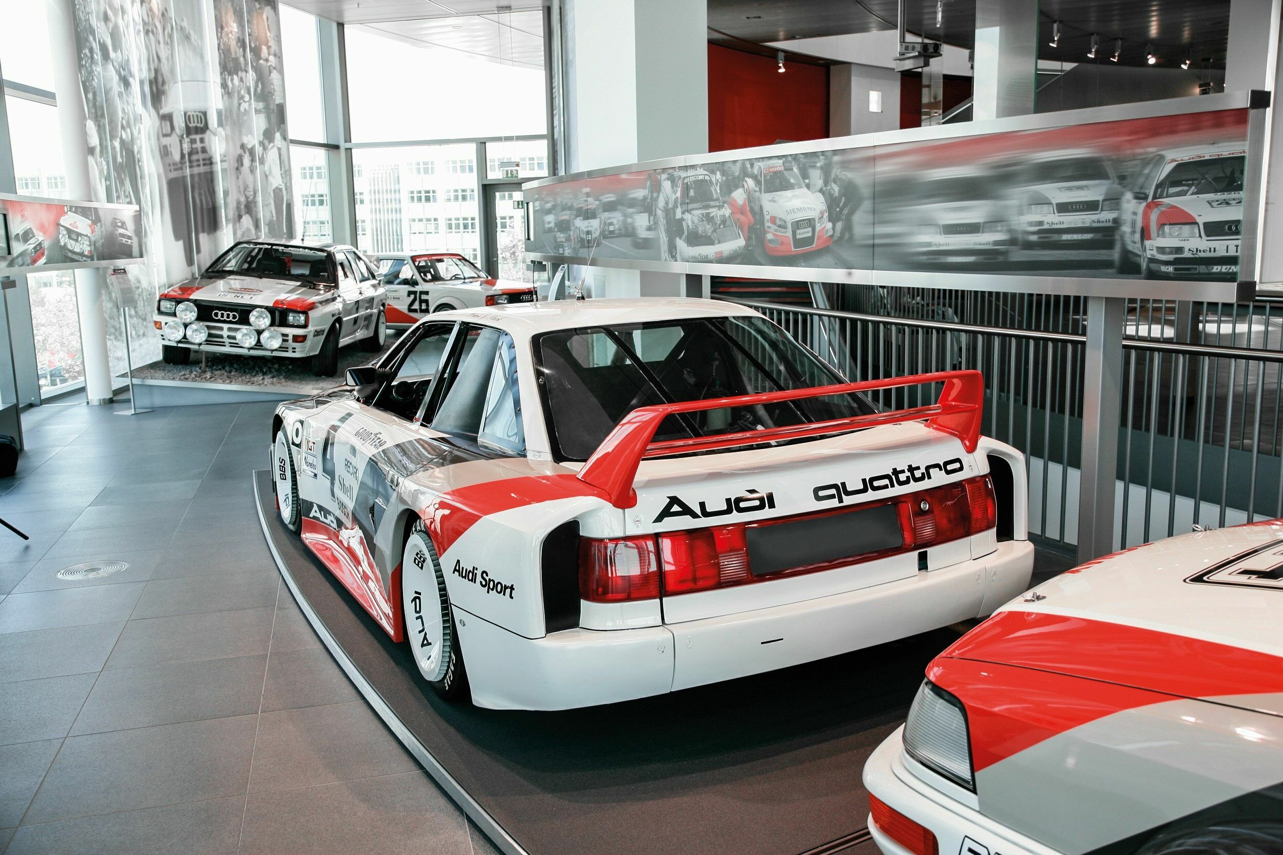 Audi museum mobile - Eine Erlebnisführung im Audi museum mobile zeigt Höhepunkte der Motorsportgeschichte.