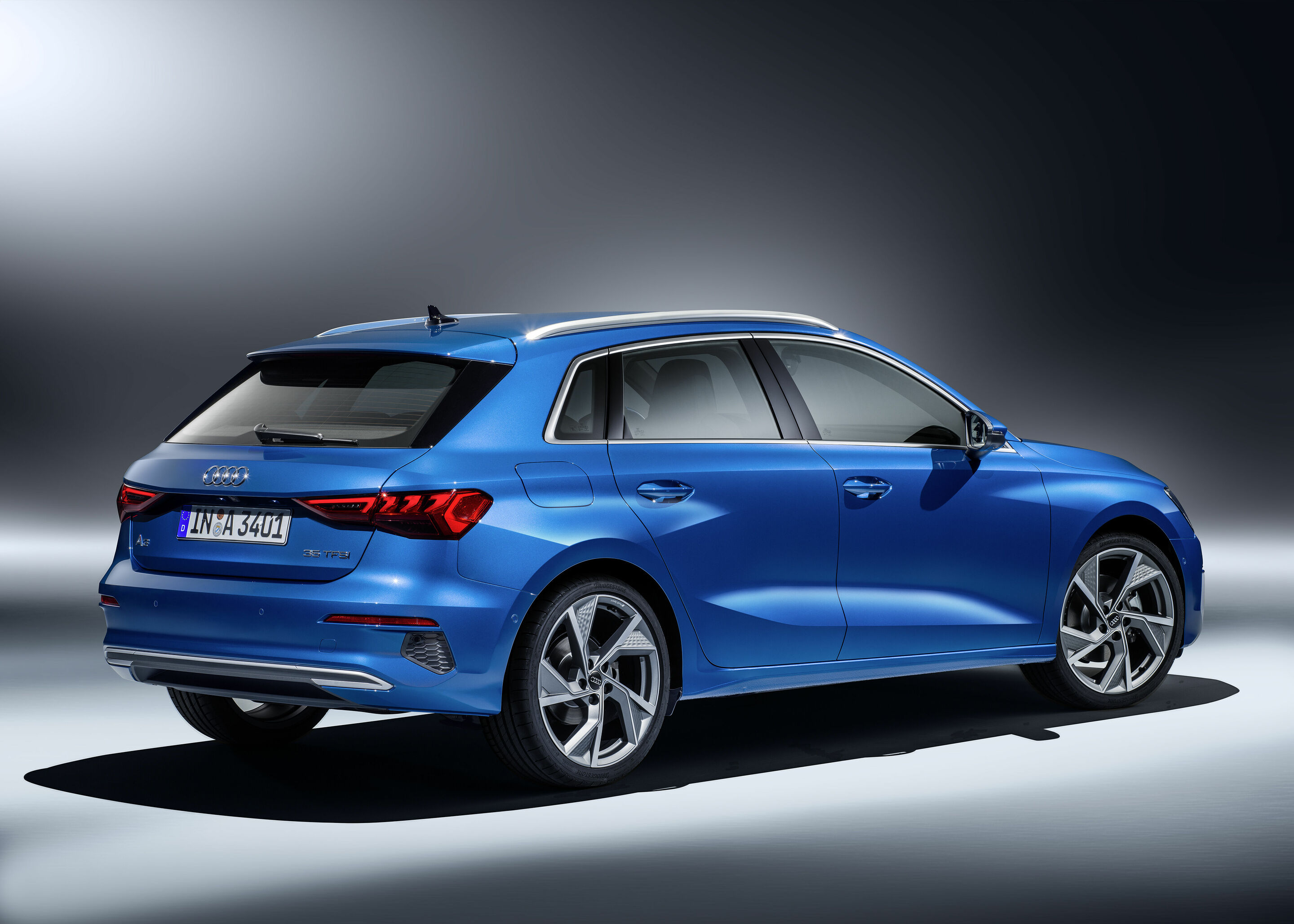 Audi A3 Sportback - Standaufnahme,
Farbe: Atollblau