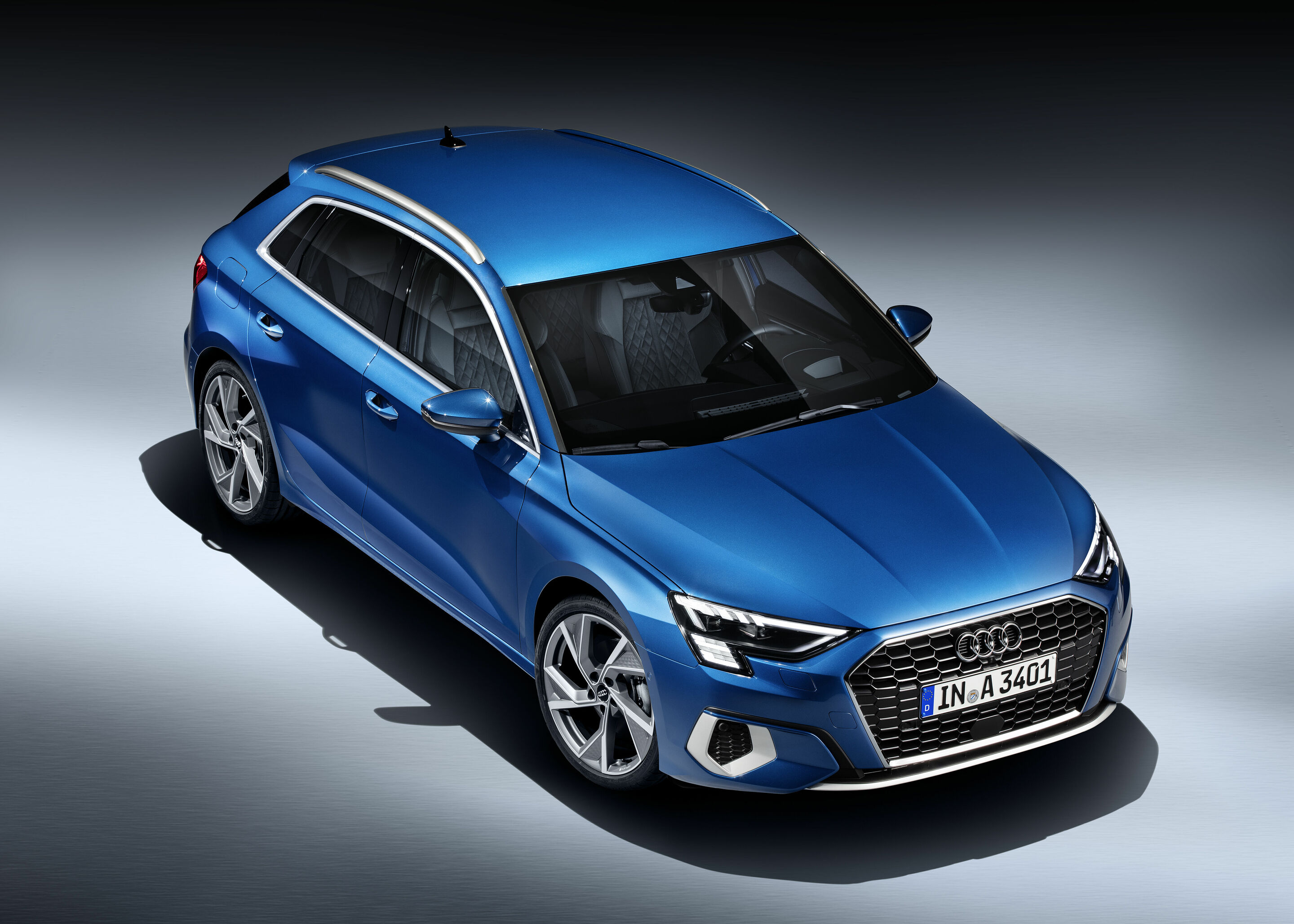 Audi A3 Sportback - Audi A3 mit Matrix LED-Scheinwerfer und digitalem Tagfahrlicht. Standaufnahme, Farbe: Atollblau
