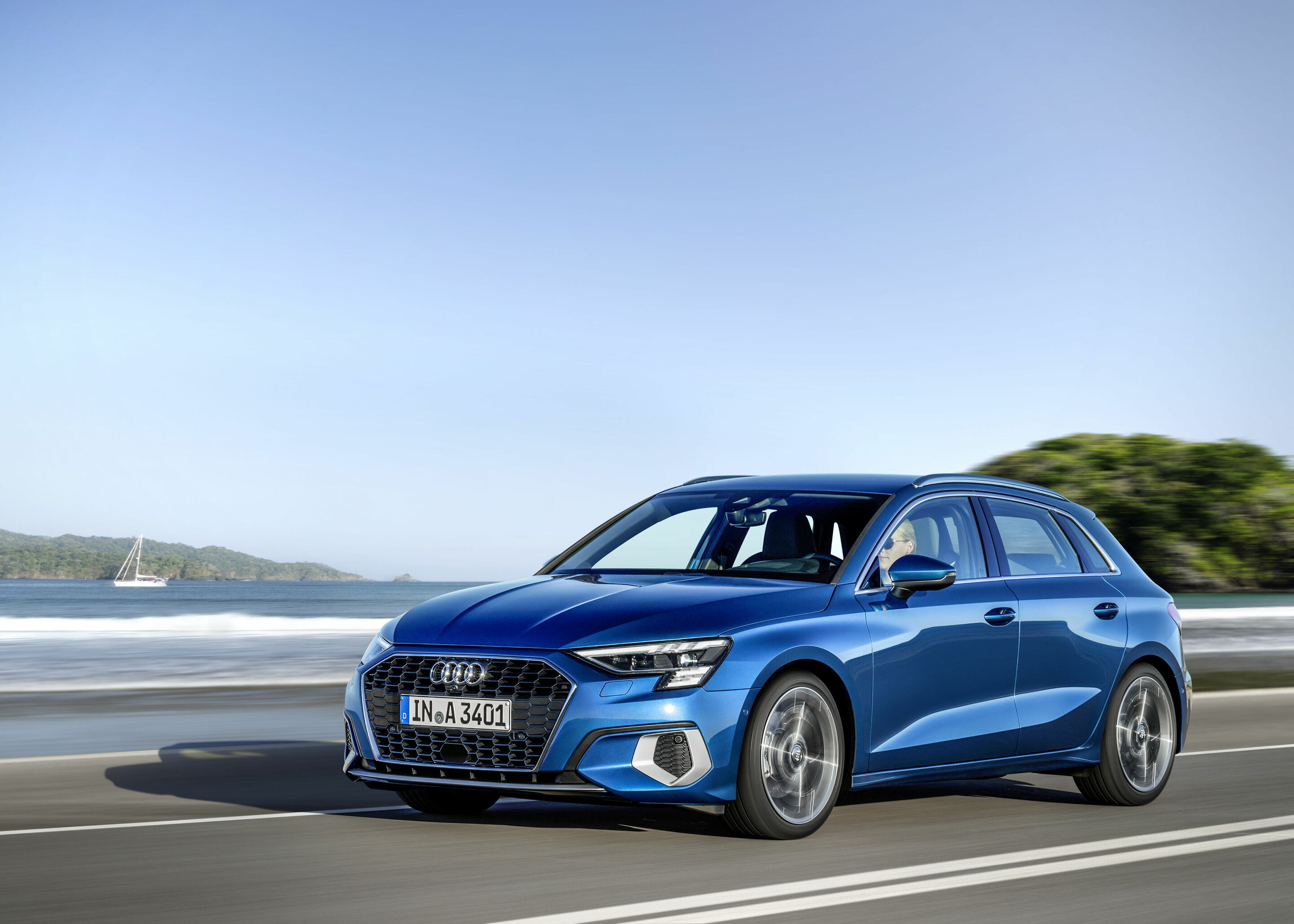 Audi A3 Sportback - Fahraufnahme,
Farbe: Atollblau