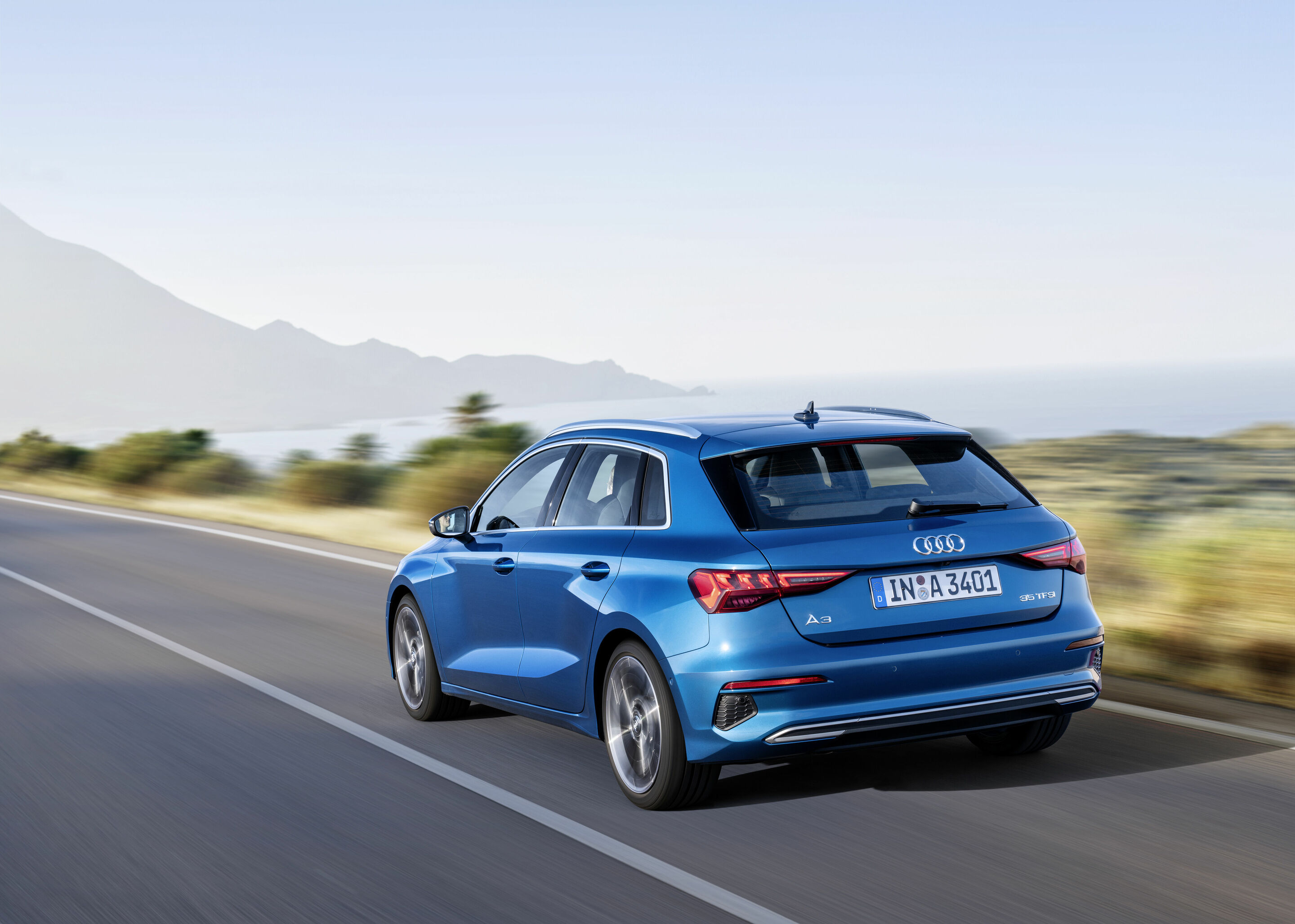 Audi A3 Sportback - Fahraufnahme,
Farbe: Atollblau