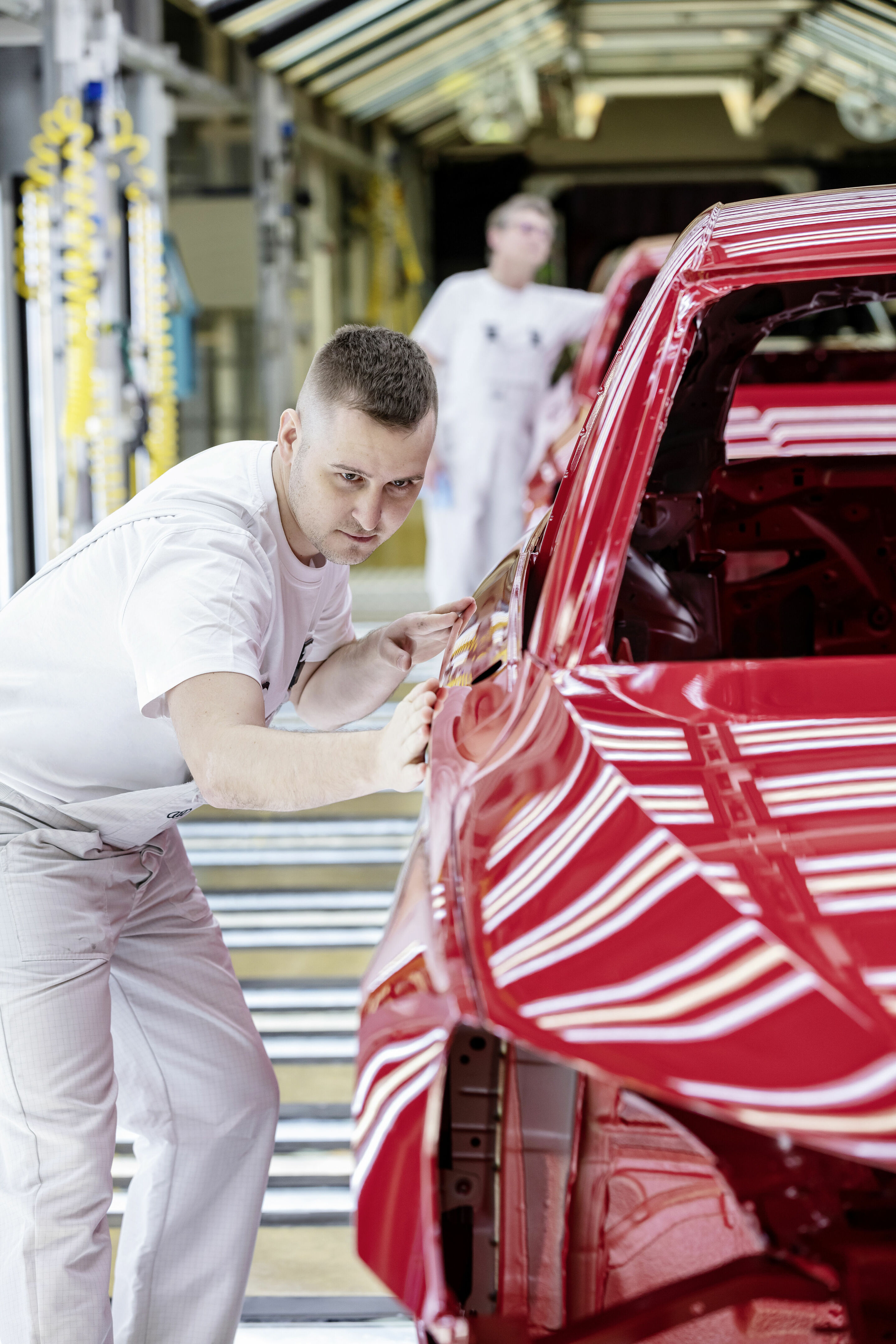 Audi Site Ingolstadt - Production of the Audi A3 Sportback: Paint shop – Surface check in the finishing area