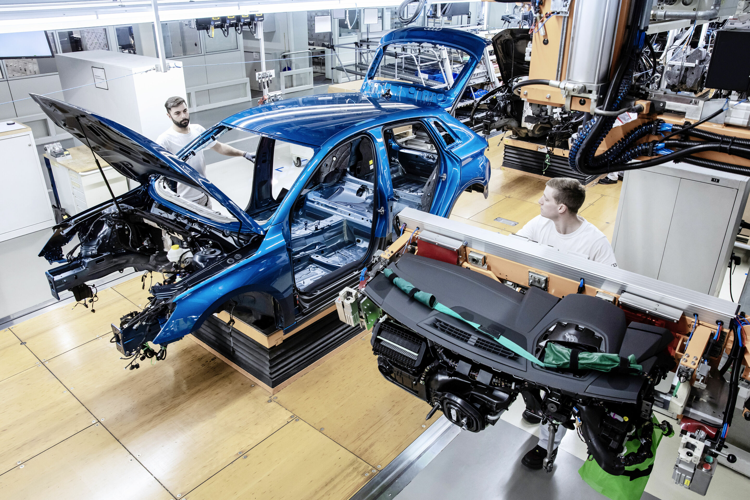 Audi-Standort Ingolstadt - Produktion Audi A3 Sportback: Montage – Einbau Cockpit