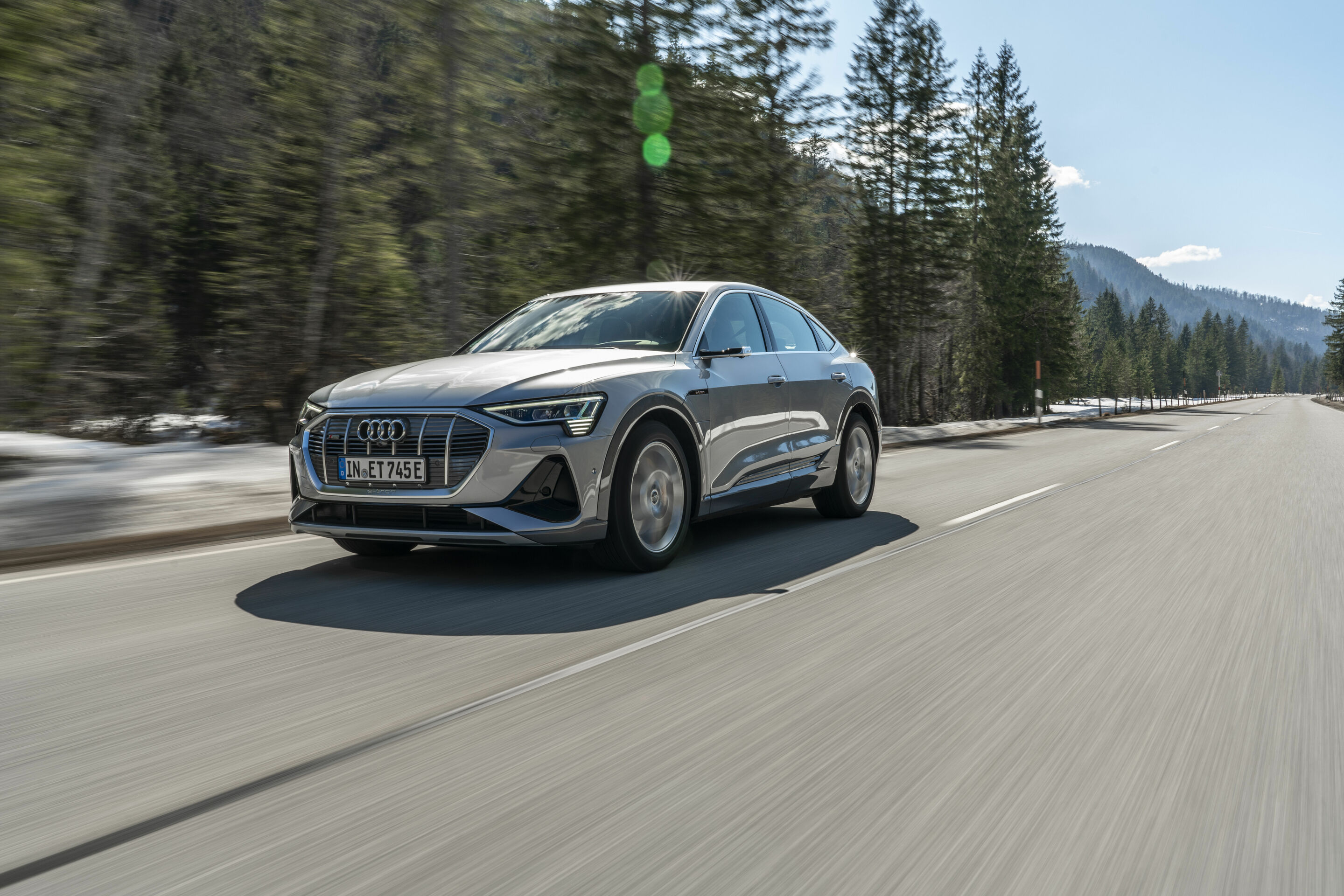 Audi e-tron Sportback 55 quattro - Dynamic photo,
Colour: Florett Silver