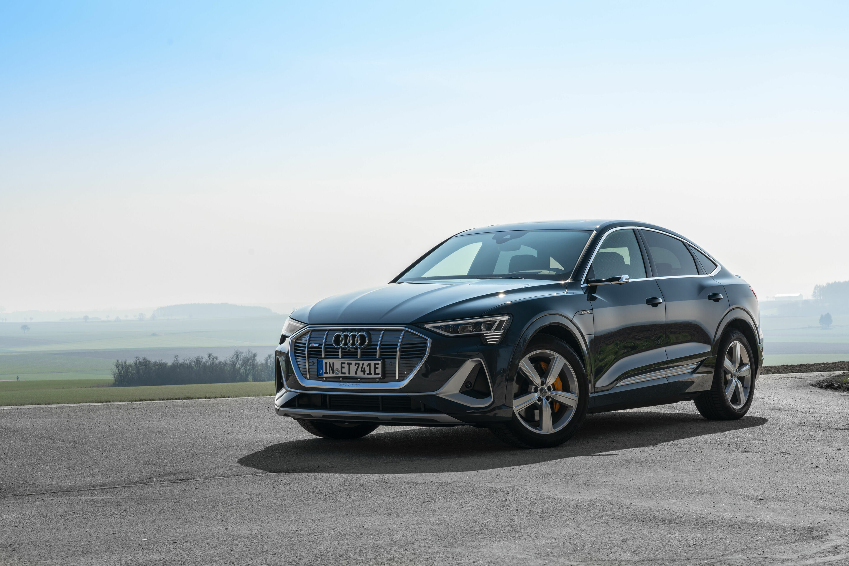 Audi e-tron Sportback 55 quattro - Static photo,
Colour: Plasma Blue