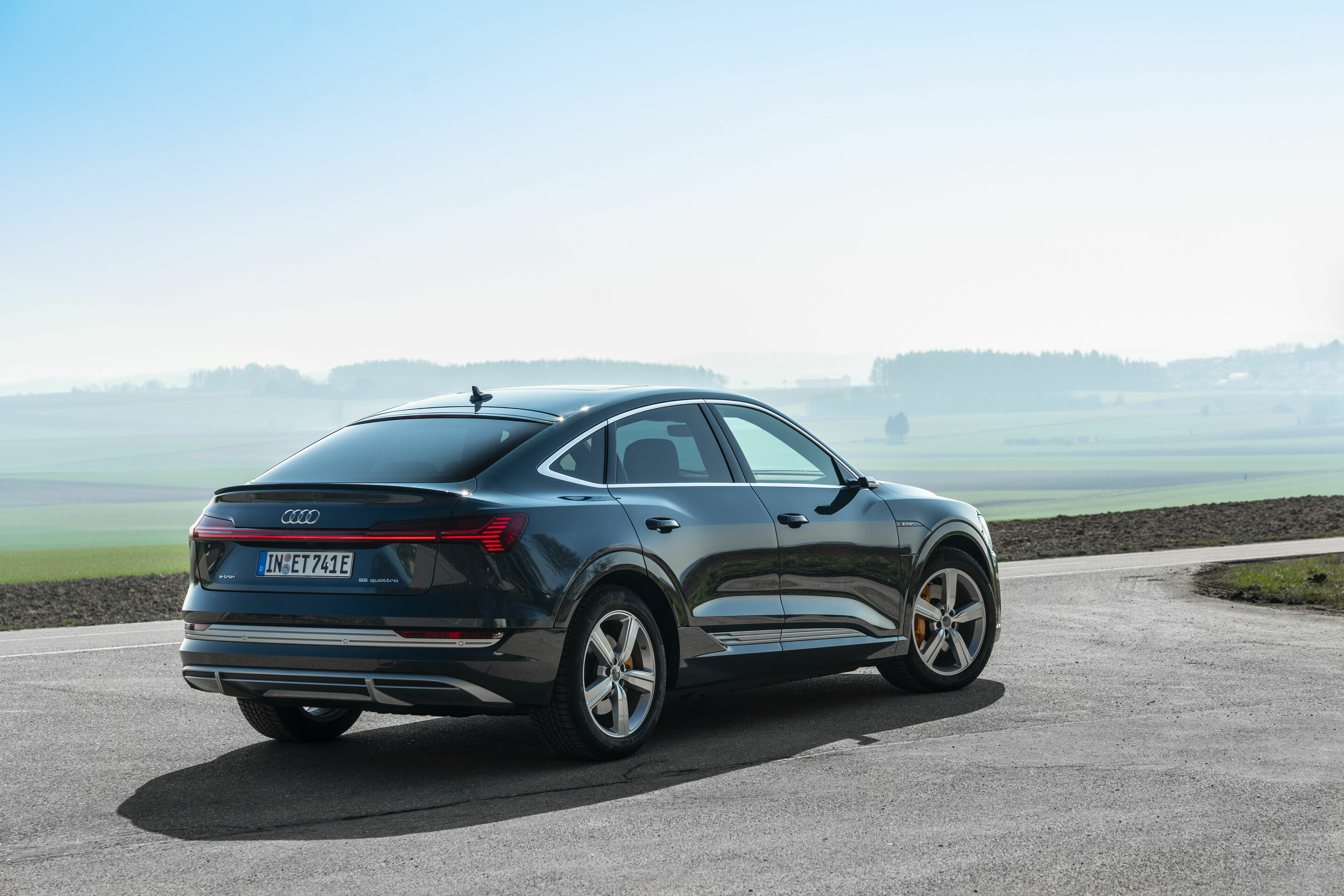 Audi e-tron Sportback 55 quattro - Standaufnahme,
Farbe: Plasmablau