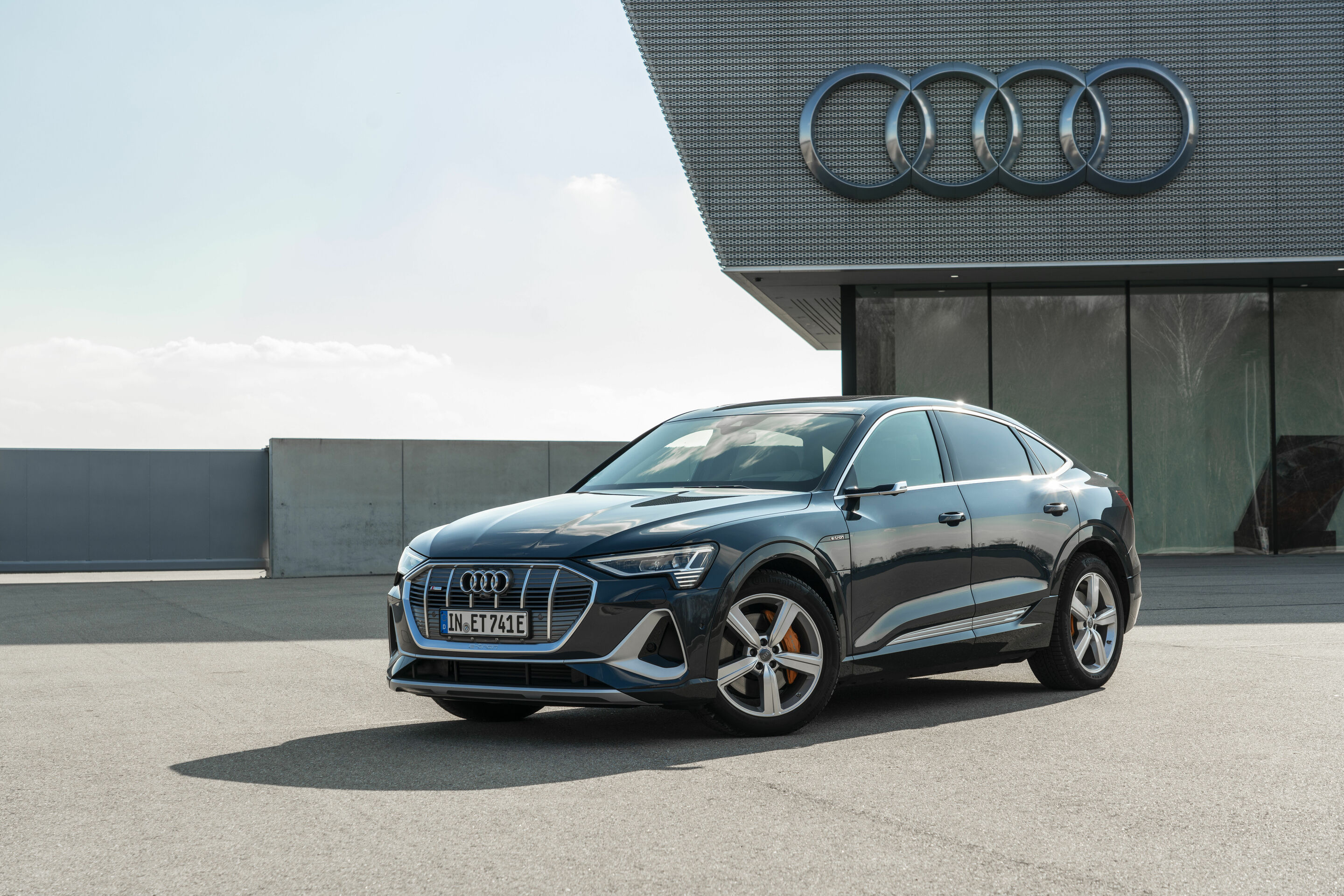 Audi e-tron Sportback 55 quattro - Standaufnahme,
Farbe: Plasmablau
