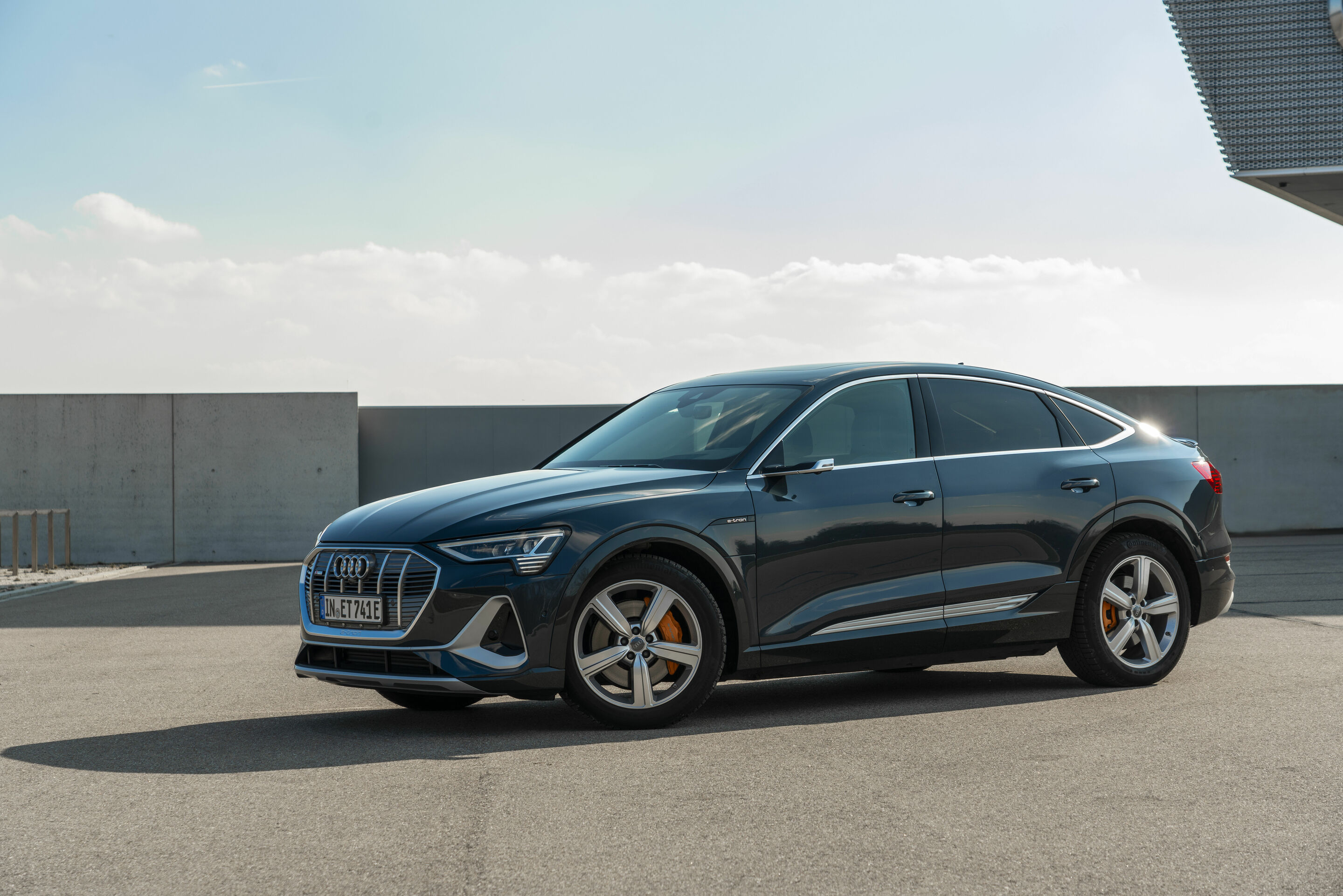 Audi e-tron Sportback 55 quattro - Standaufnahme,
Farbe: Plasmablau