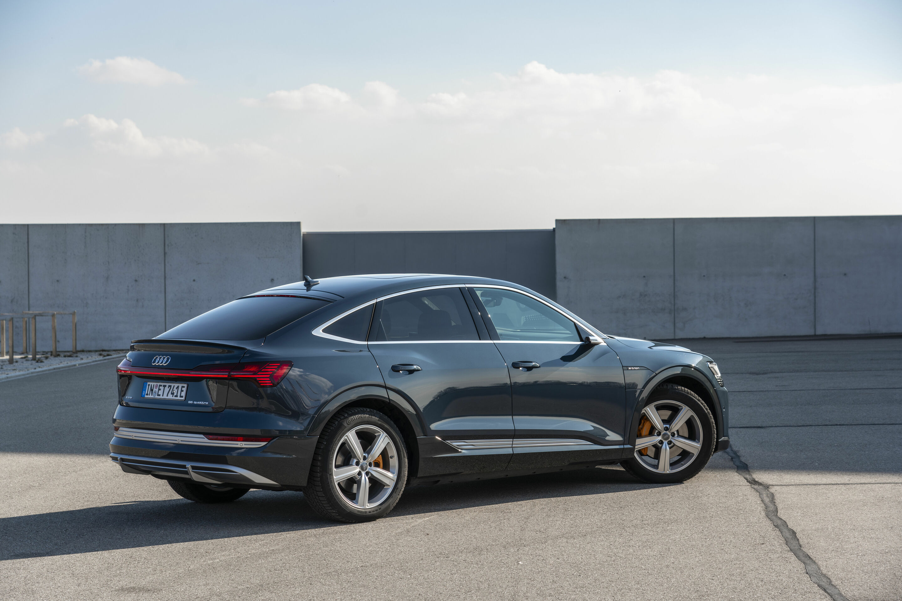 Audi e-tron Sportback 55 quattro - Standaufnahme,
Farbe: Plasmablau