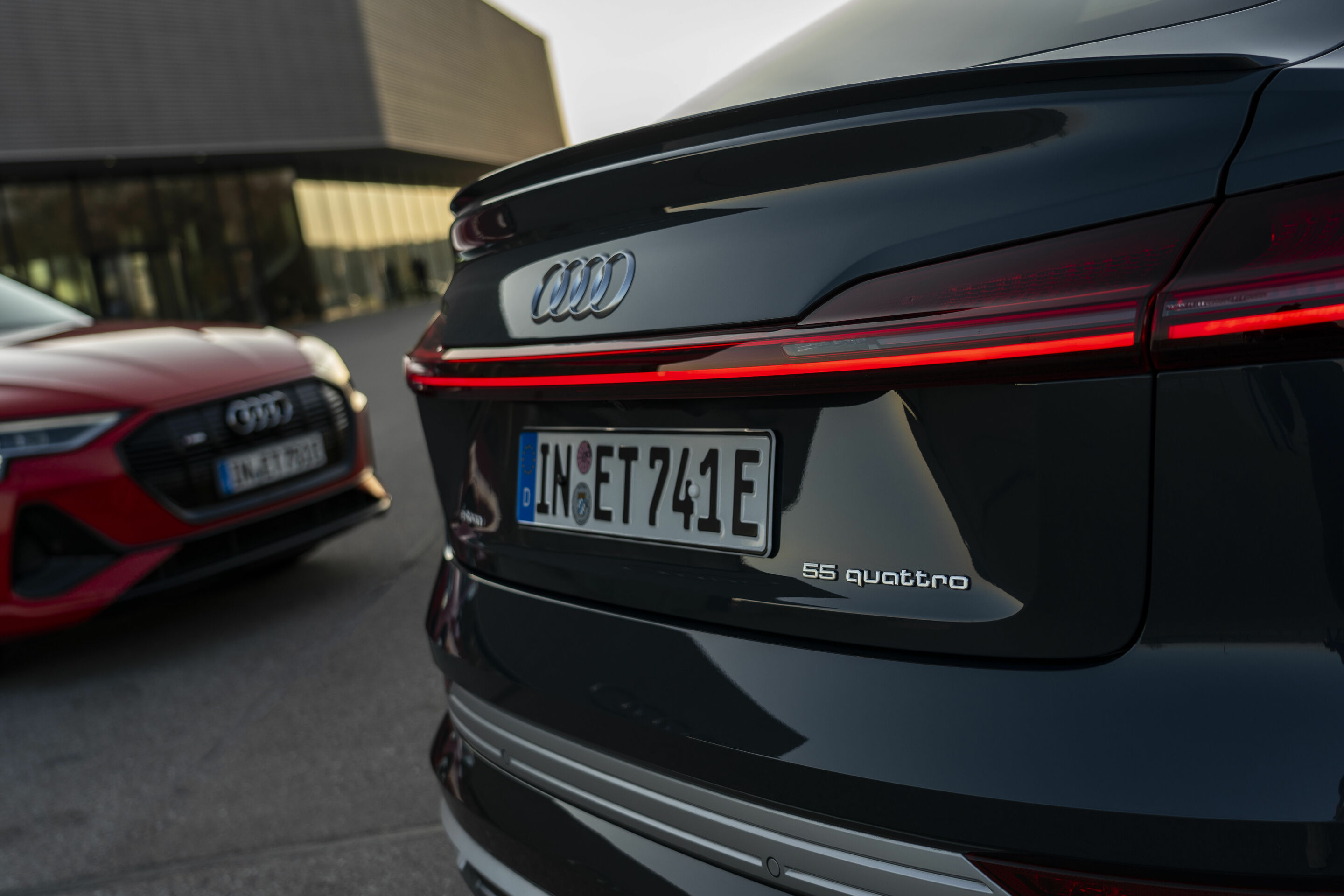 Audi e-tron Sportback 55 quattro - Detail
Farbe: Plasmablau, Catalunyarot