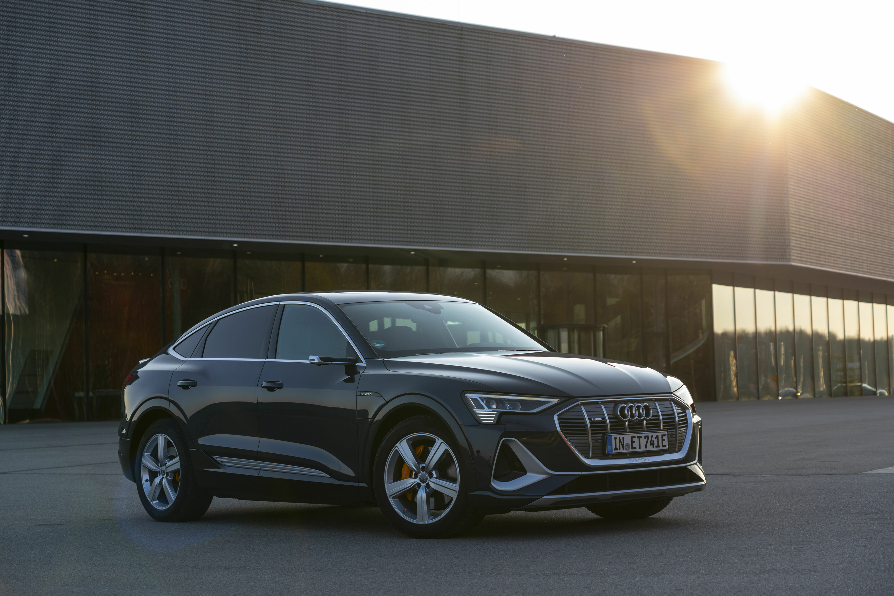 Audi e-tron Sportback 55 quattro - Standaufnahme,
Farbe: Plasmablau