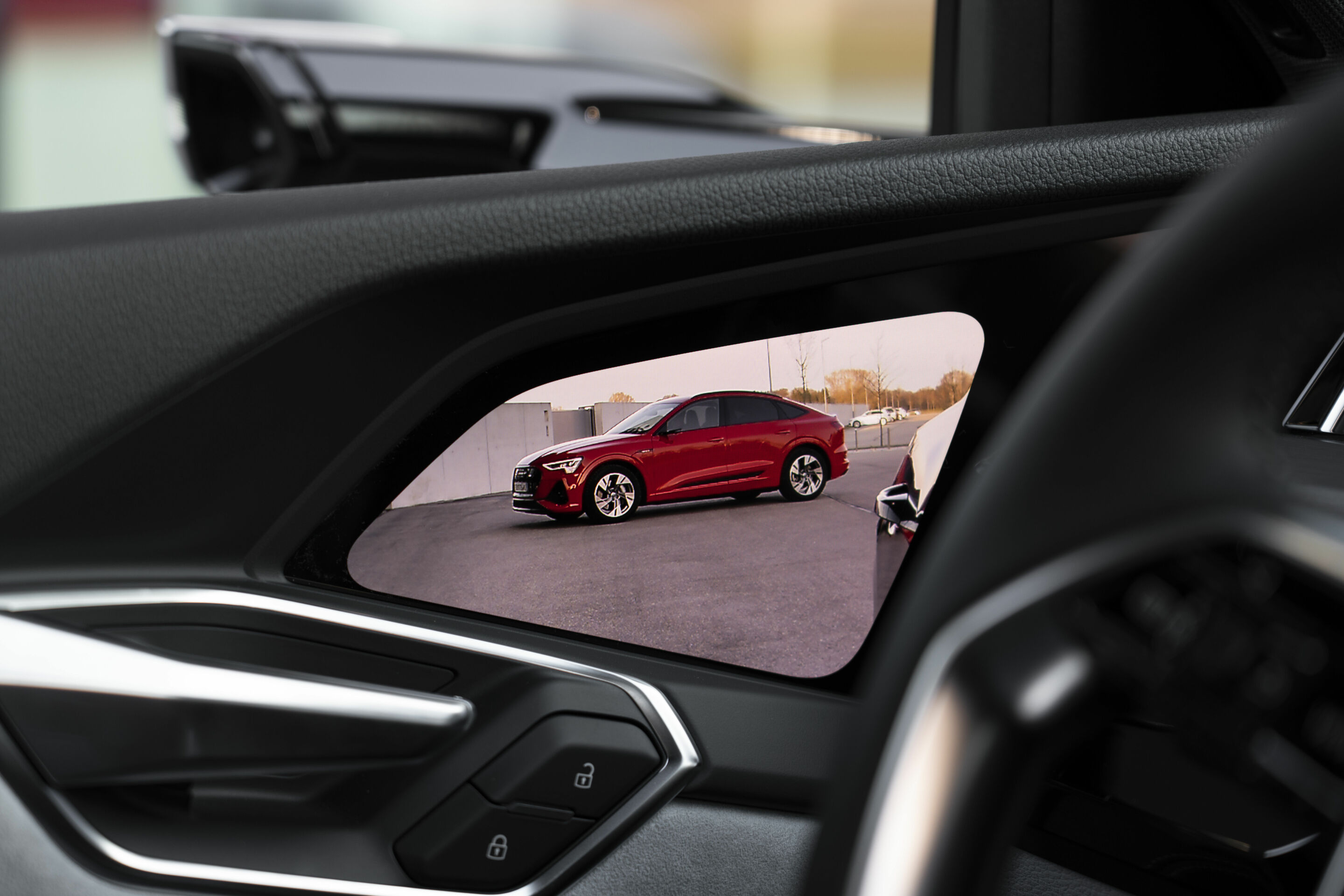 Audi e-tron Sportback 55 quattro - Detail
Farbe: Plasmablau, Catalunyarot