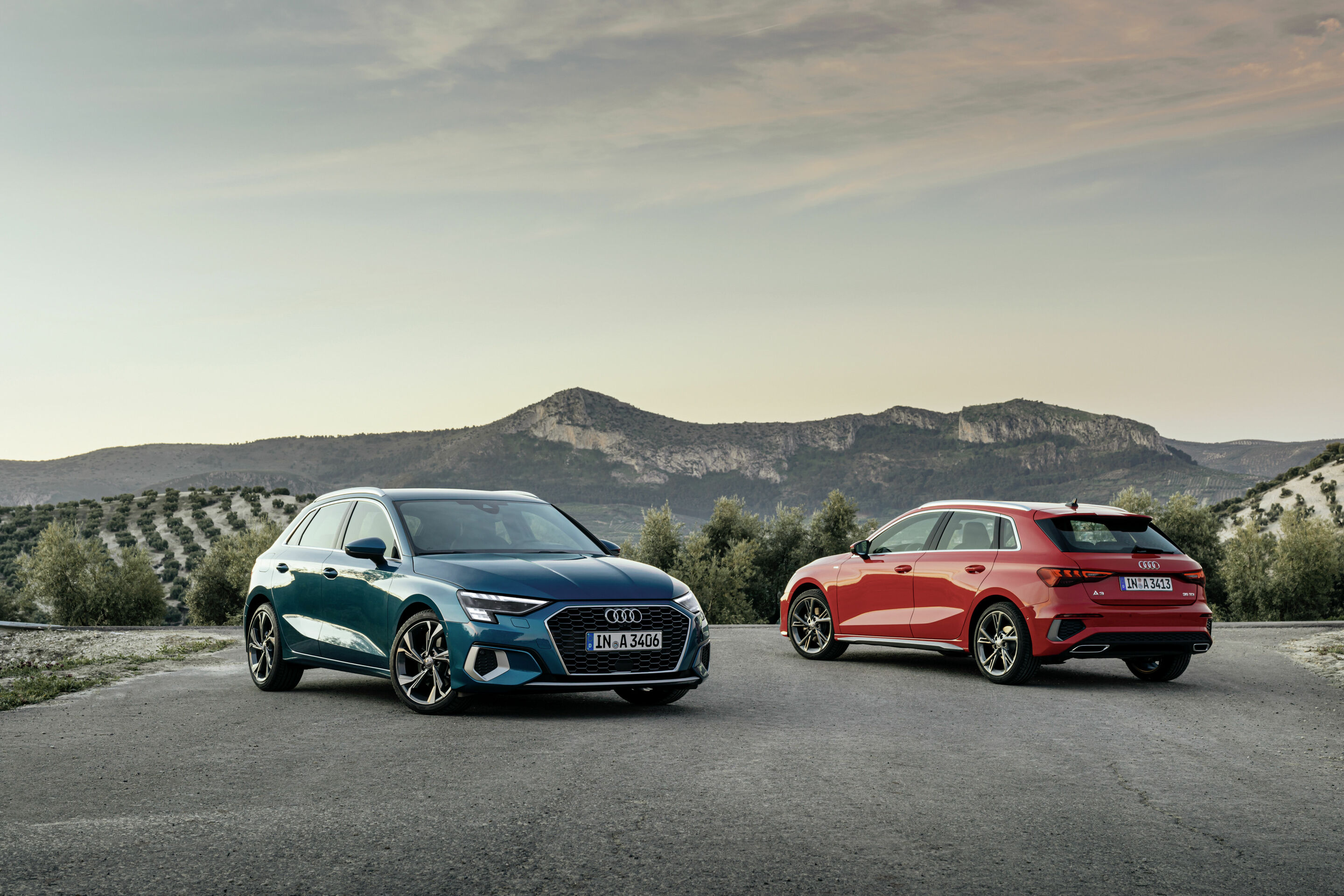 Audi A3 Sportback - Static photo,
Colour: tango red, turbo blue