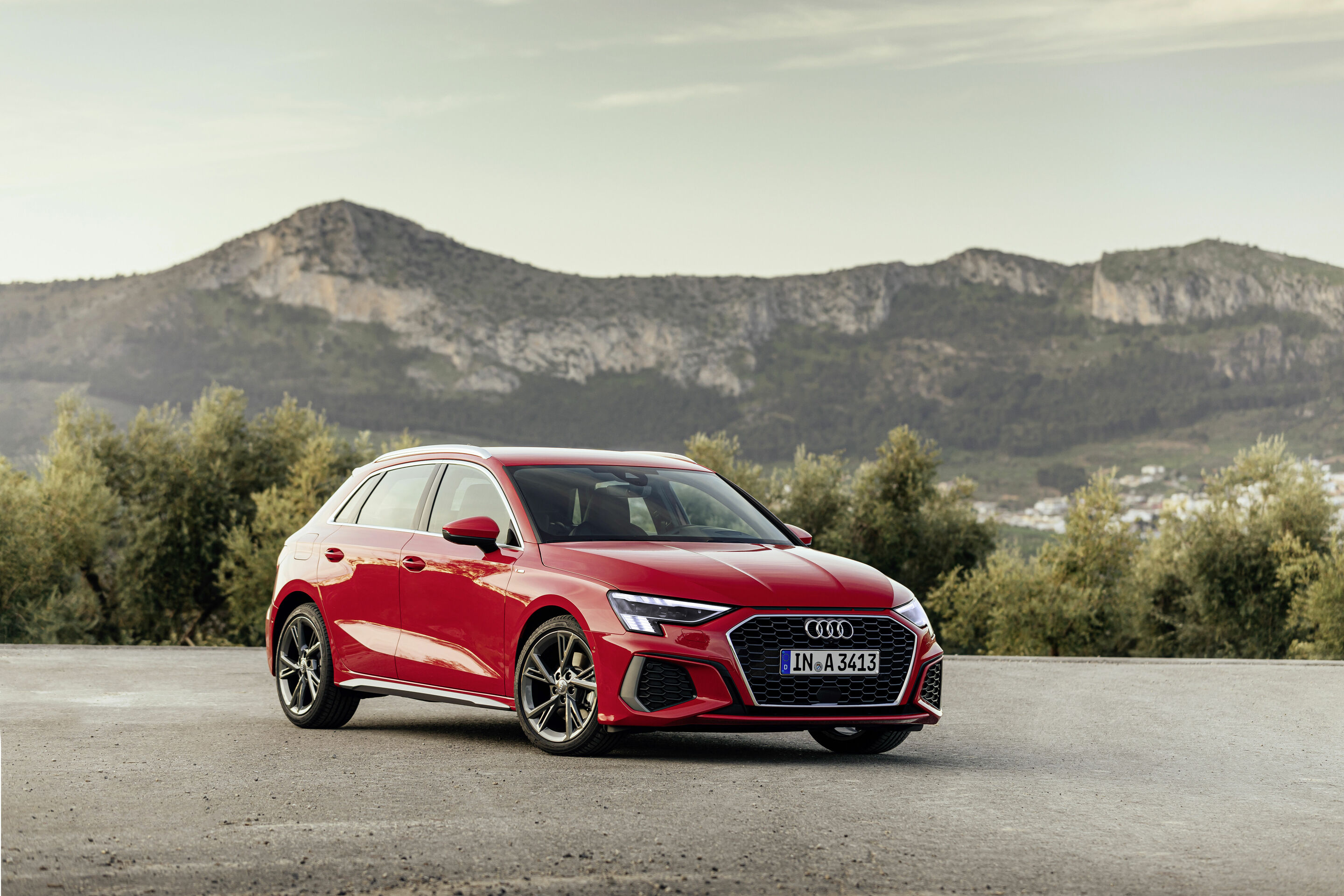 Audi A3 Sportback - Standaufnahme,
Farbe: Tangorot
