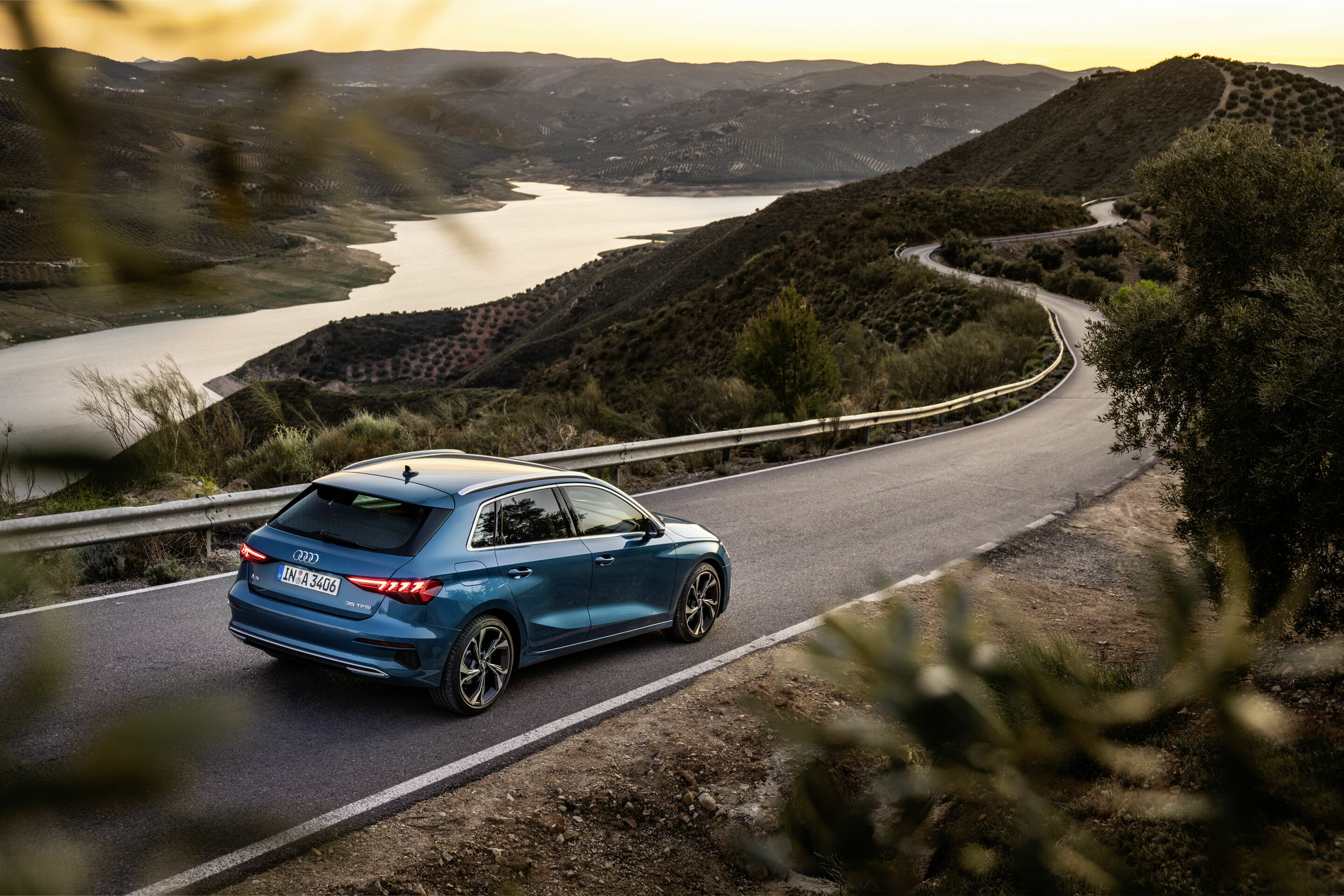 Audi A3 Sportback - Fahraufnahme,
Farbe: Atollblau