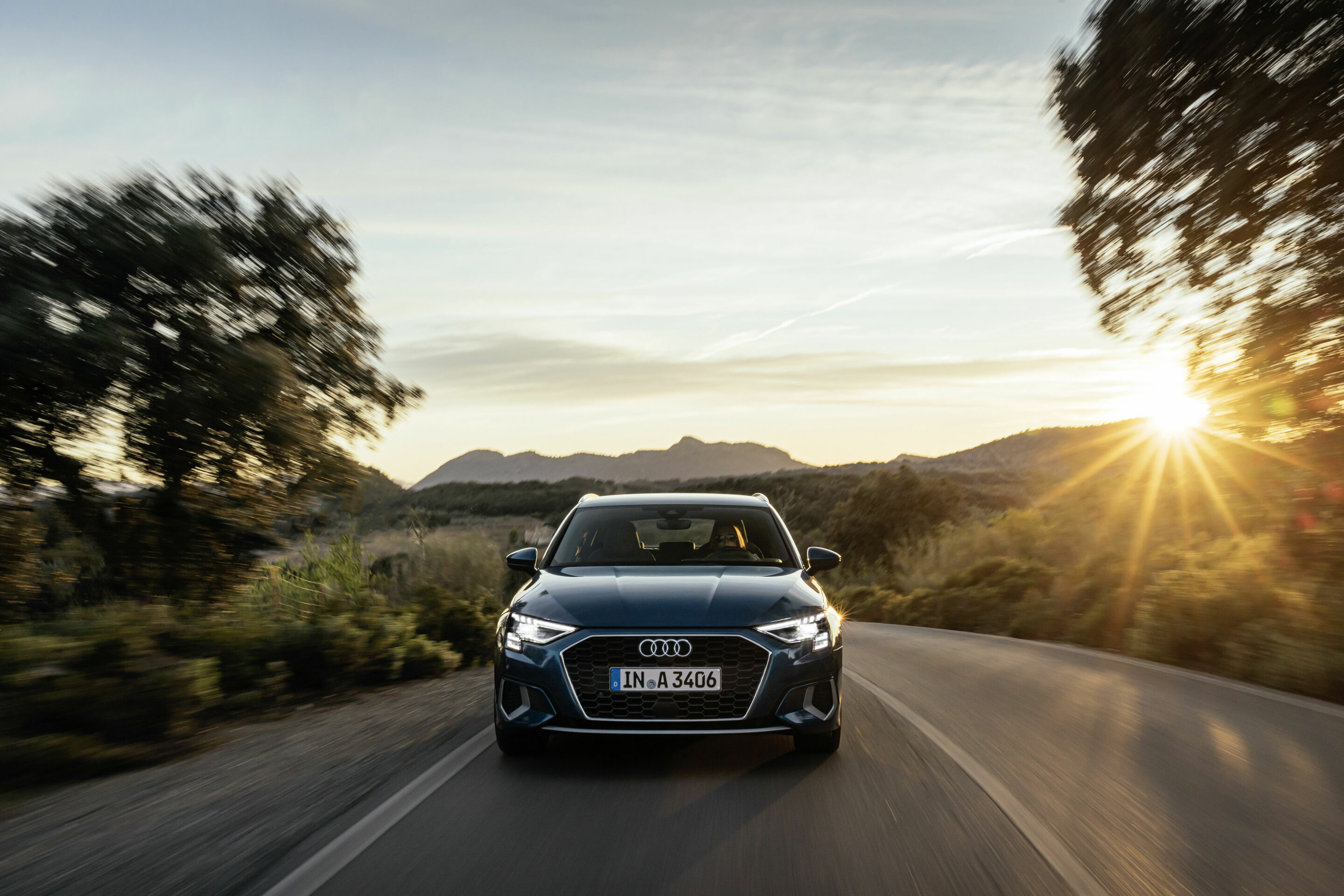 Audi A3 Sportback - Fahraufnahme,
Farbe: Atollblau