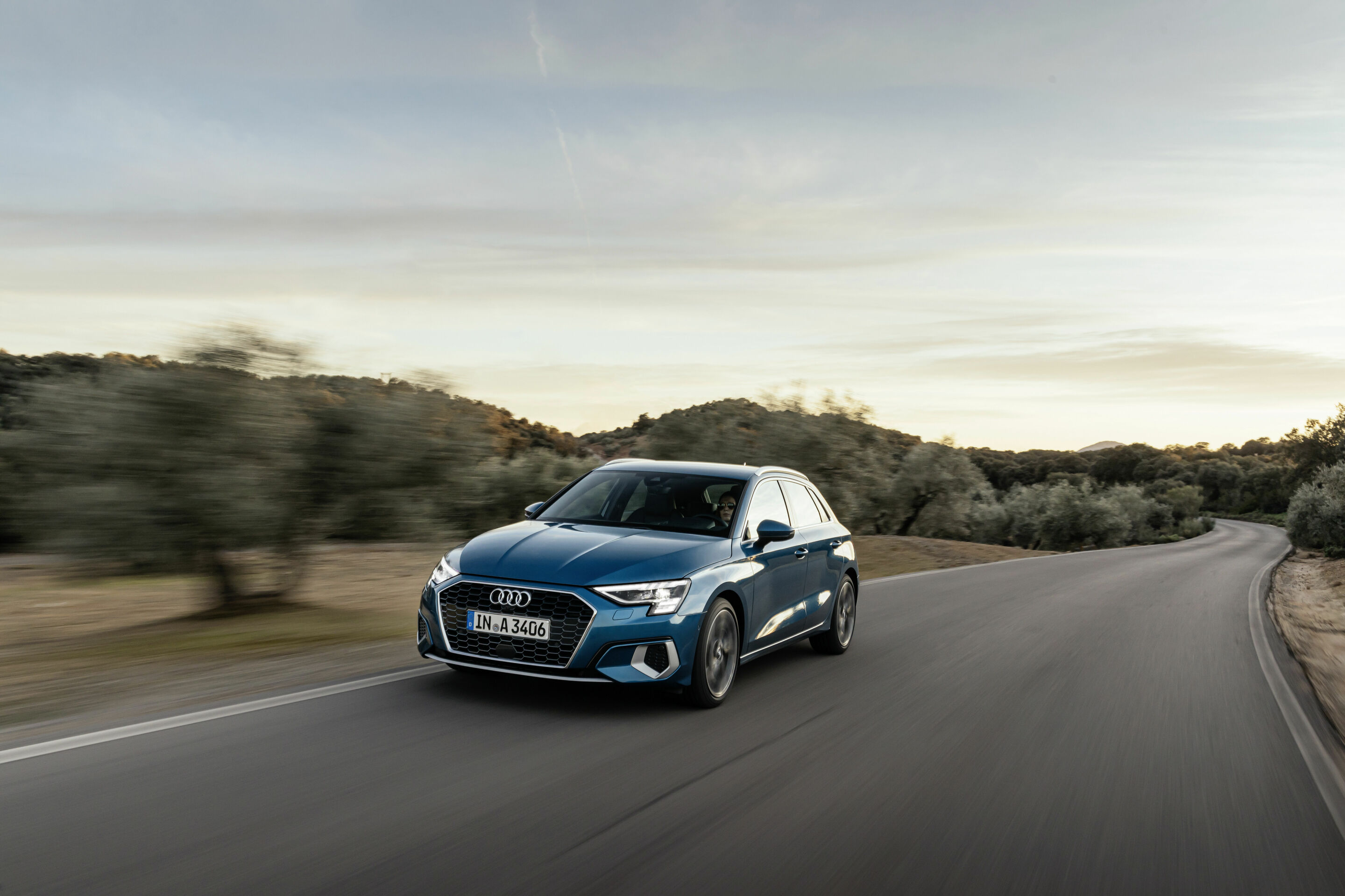 Audi A3 Sportback - Fahraufnahme,
Farbe: Atollblau