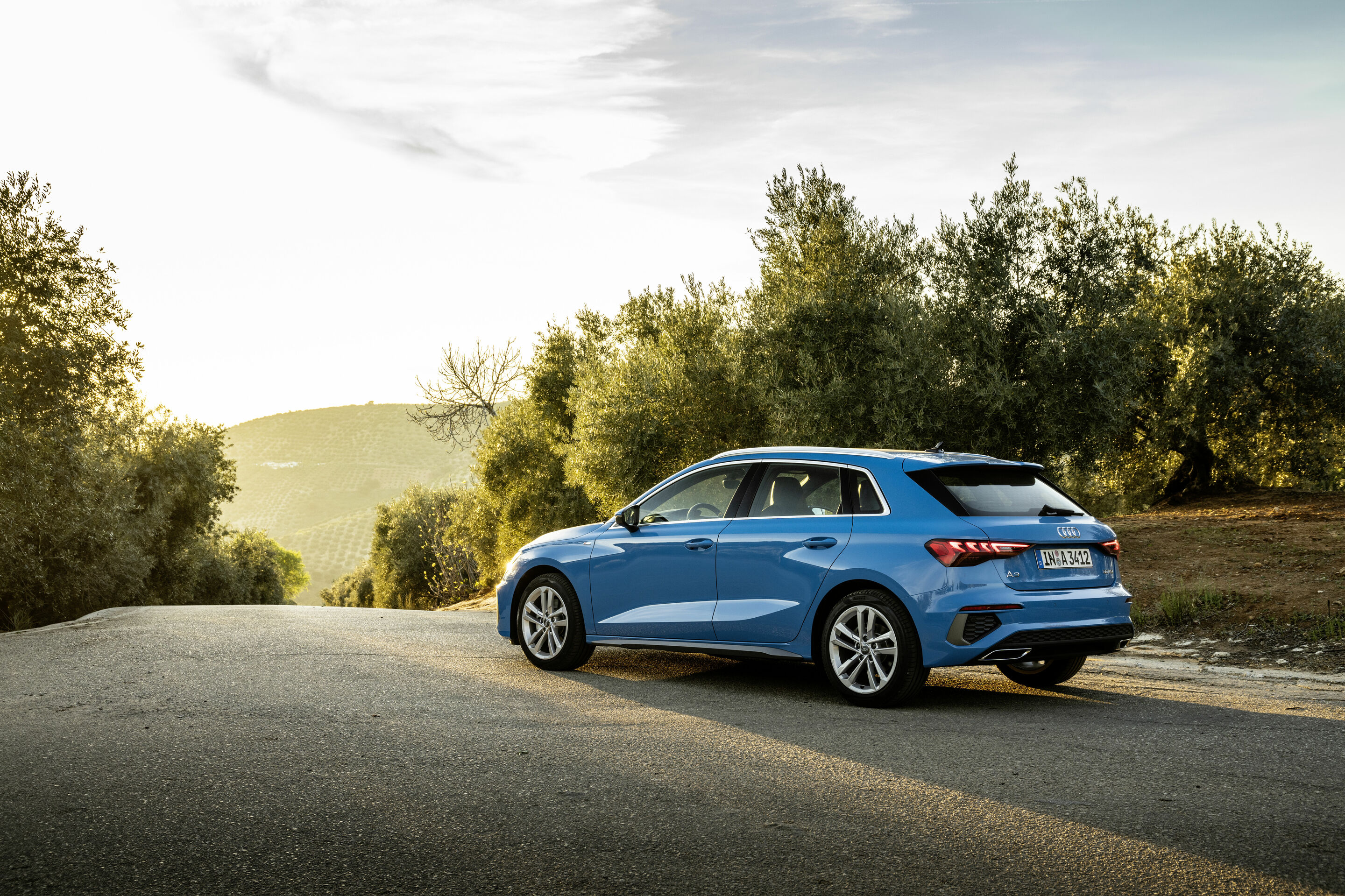 Audi A3 Sportback - Fahraufnahme,
Farbe: Atollblau
