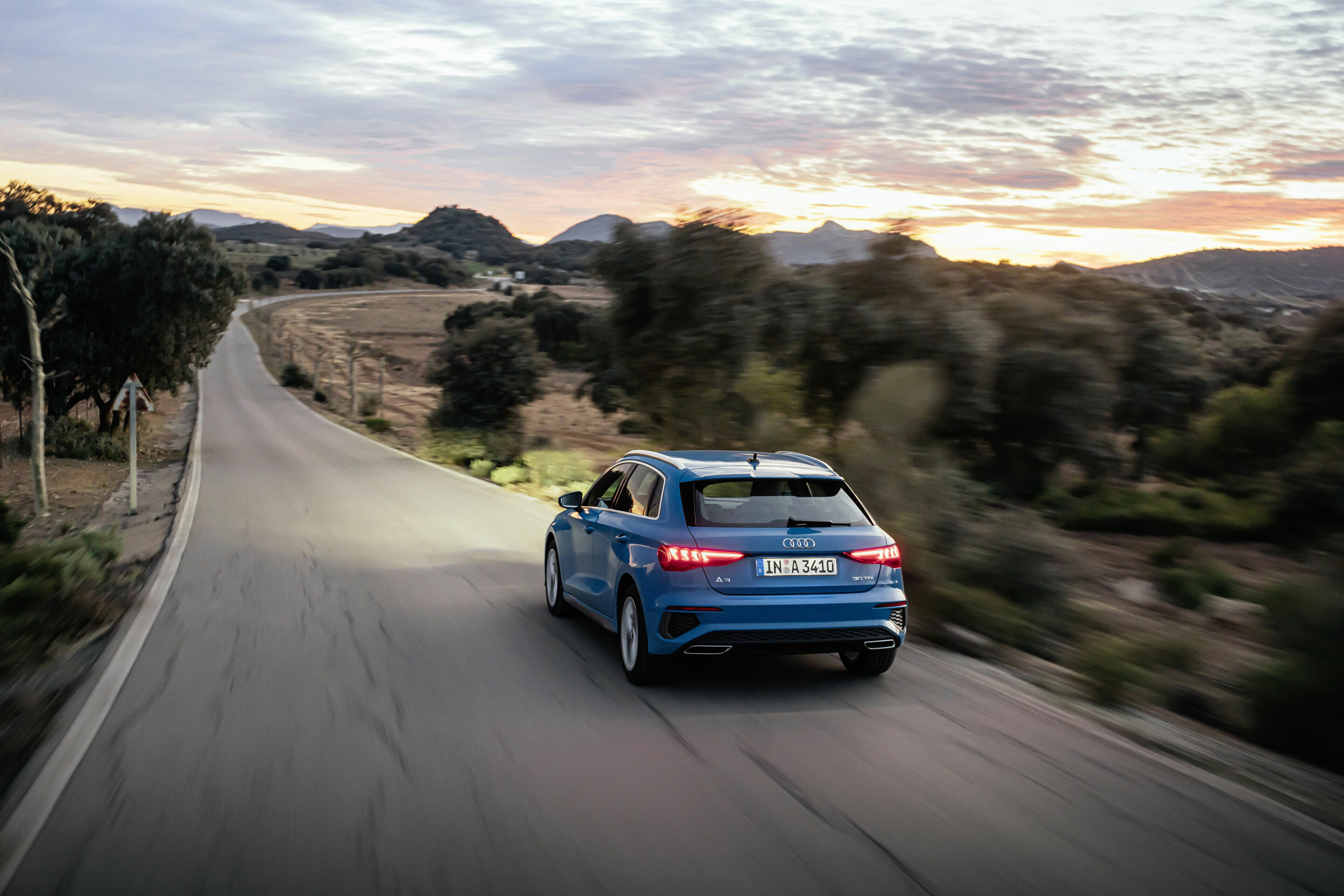 Audi A3 Sportback - Dynamic photo,
Colour: Turbo blue