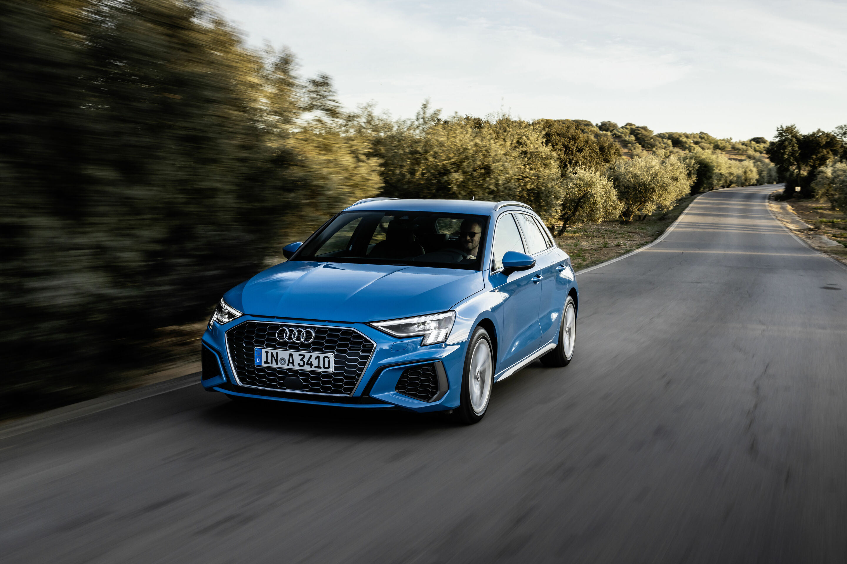 Audi A3 Sportback - Dynamic photo,
Colour: Turbo blue