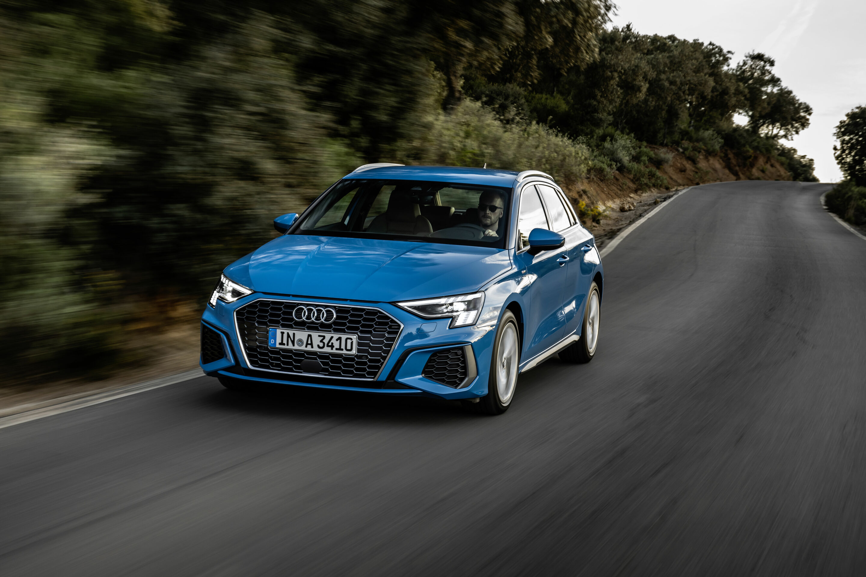 Audi A3 Sportback - Dynamic photo,
Colour: Turbo blue
