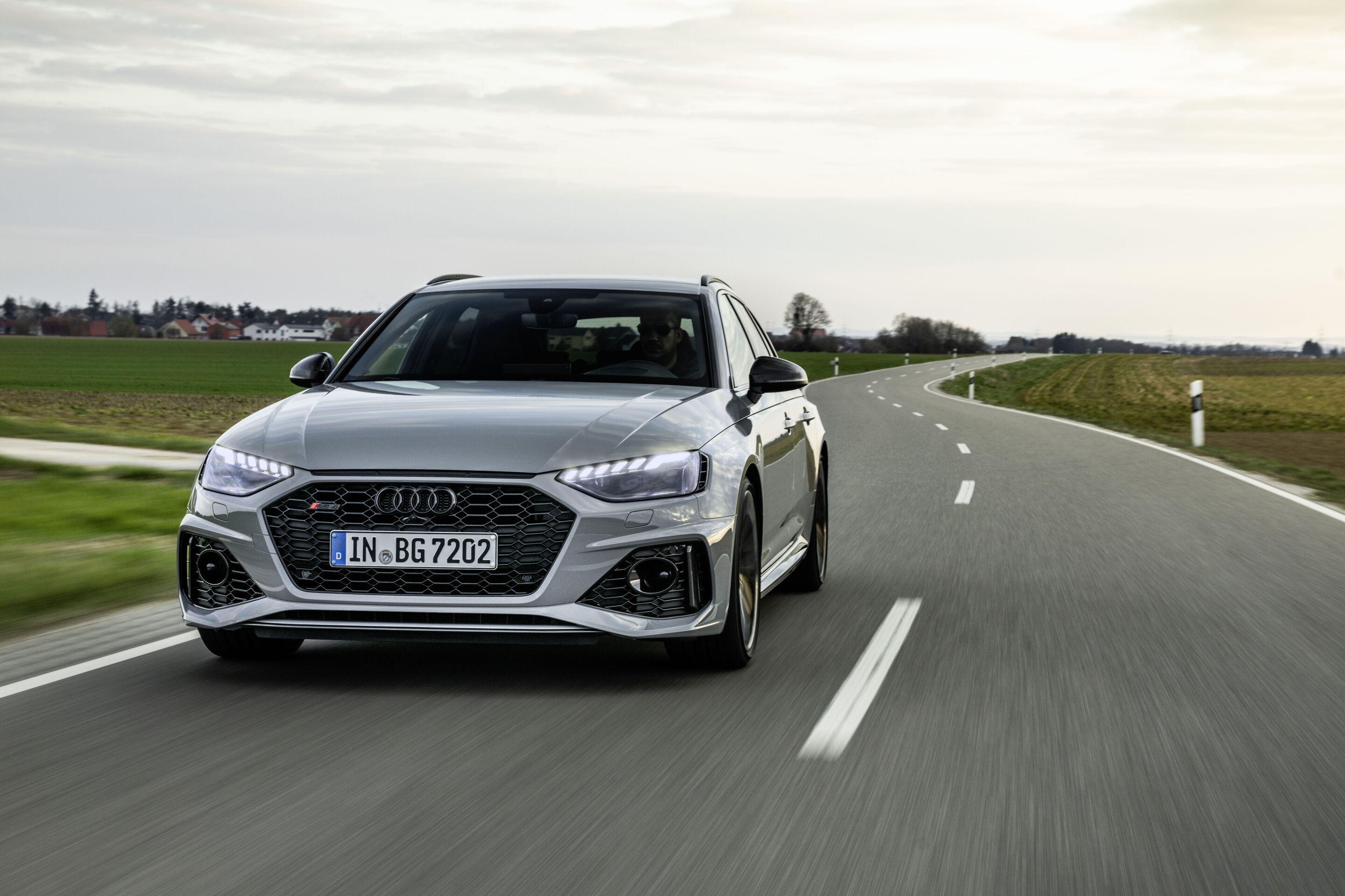 Audi RS 4 Avant (bis 2024) - Fahraufnahme
Farbe: Nardograu