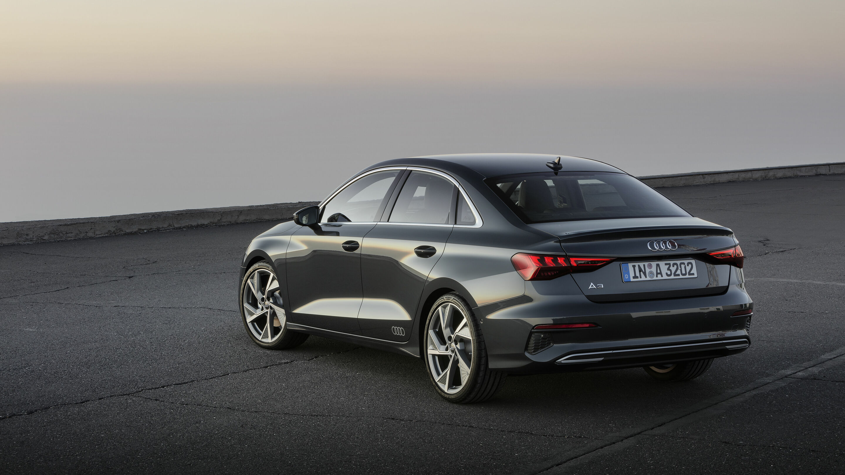 Audi A3 Limousine - Standaufnahme,
Farbe: Manhattan grau