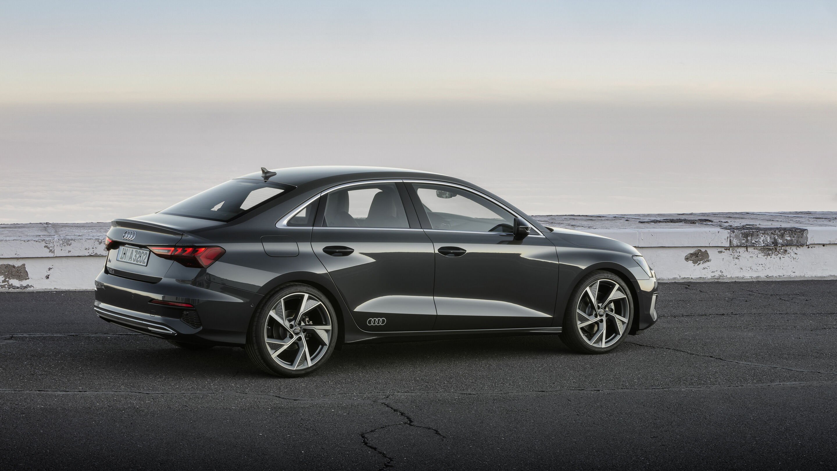 Audi A3 Limousine - Standaufnahme,
Farbe: Manhattan grau