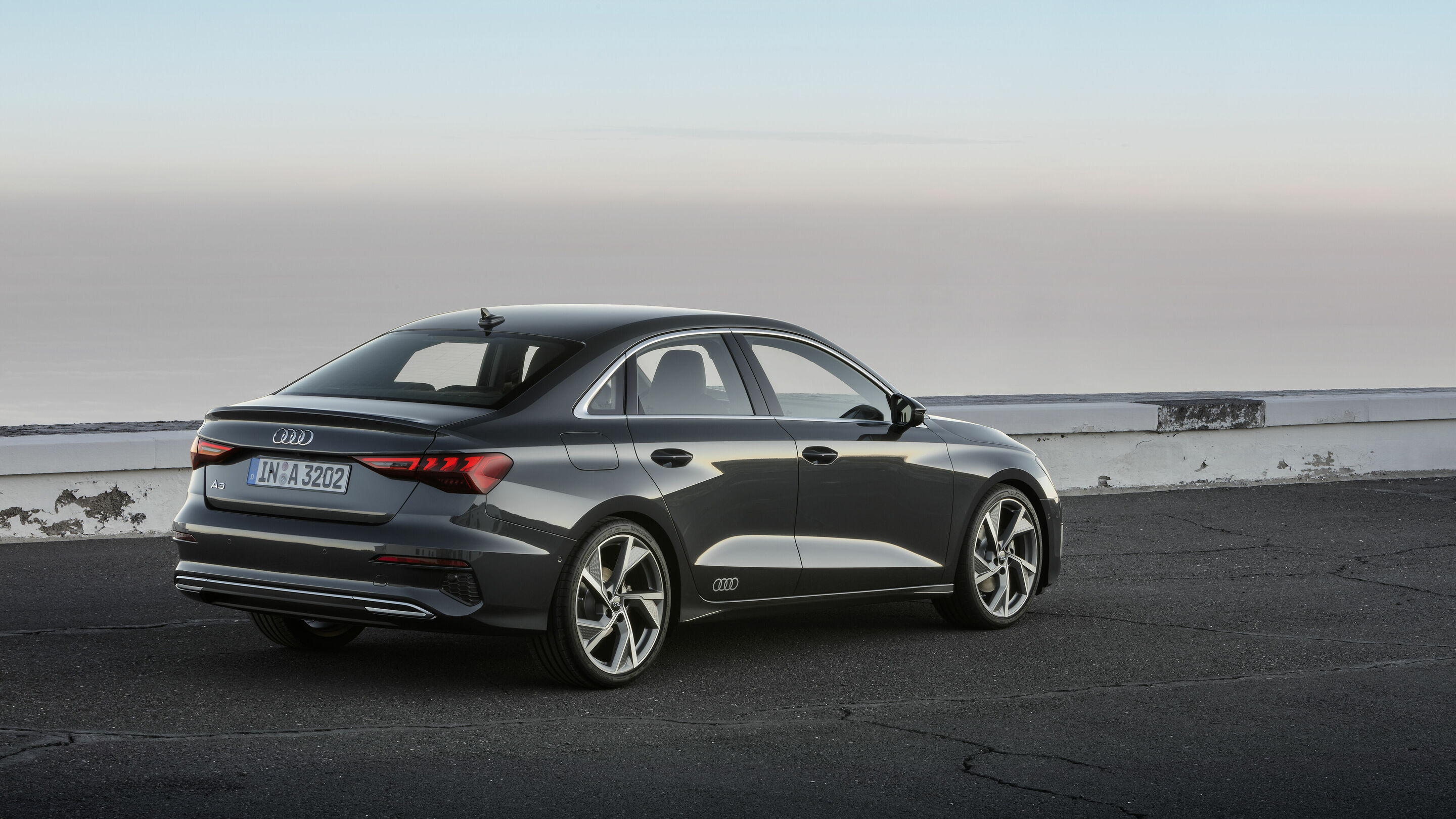 Audi A3 Limousine - Standaufnahme,
Farbe: Manhattan grau
