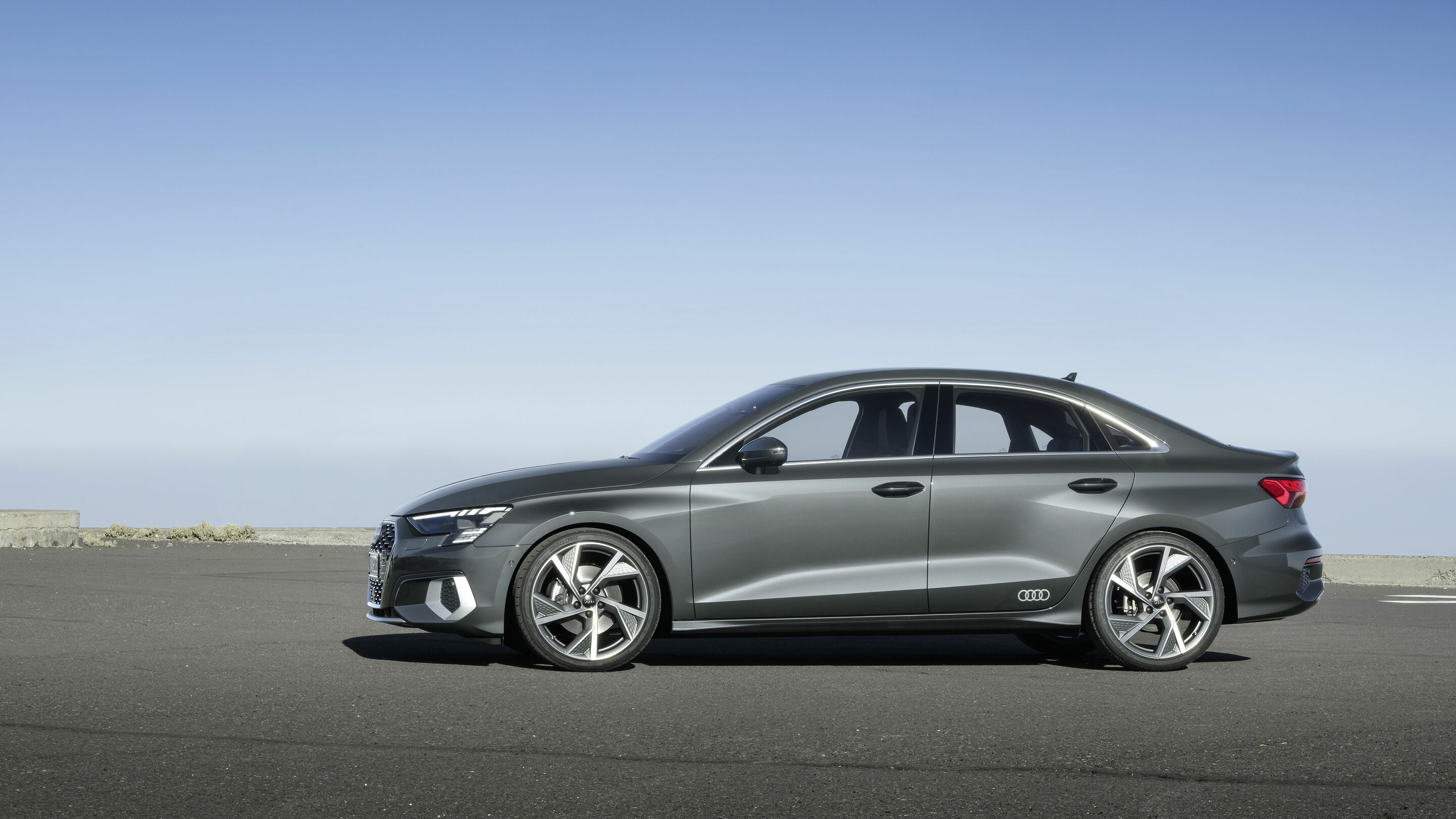 Audi A3 Limousine - Standaufnahme,
Farbe: Manhattan grau
