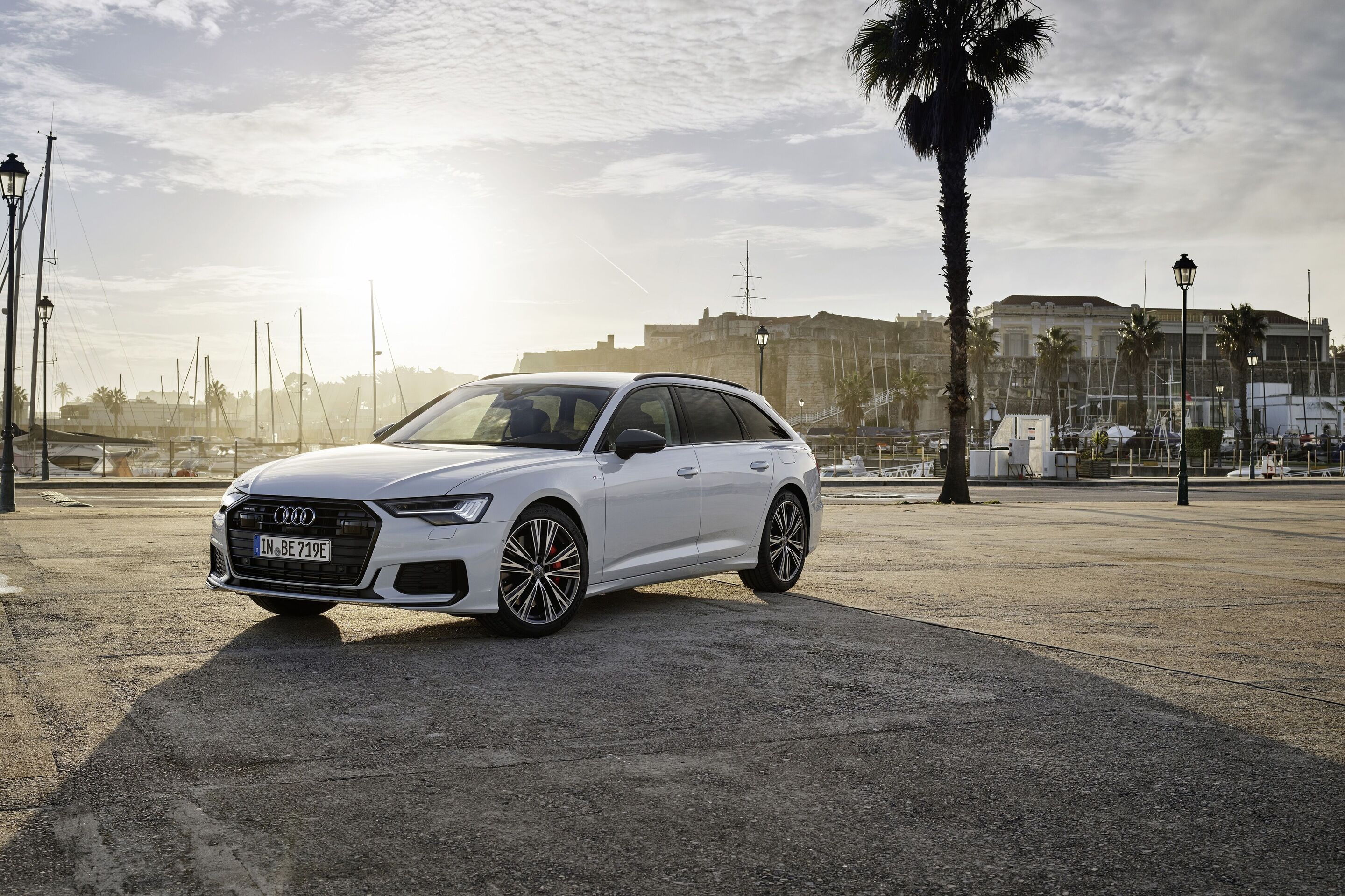 Audi A6 Avant 55 TFSI e quattro (until 2025) - Static photo,
Colour: Glacier white