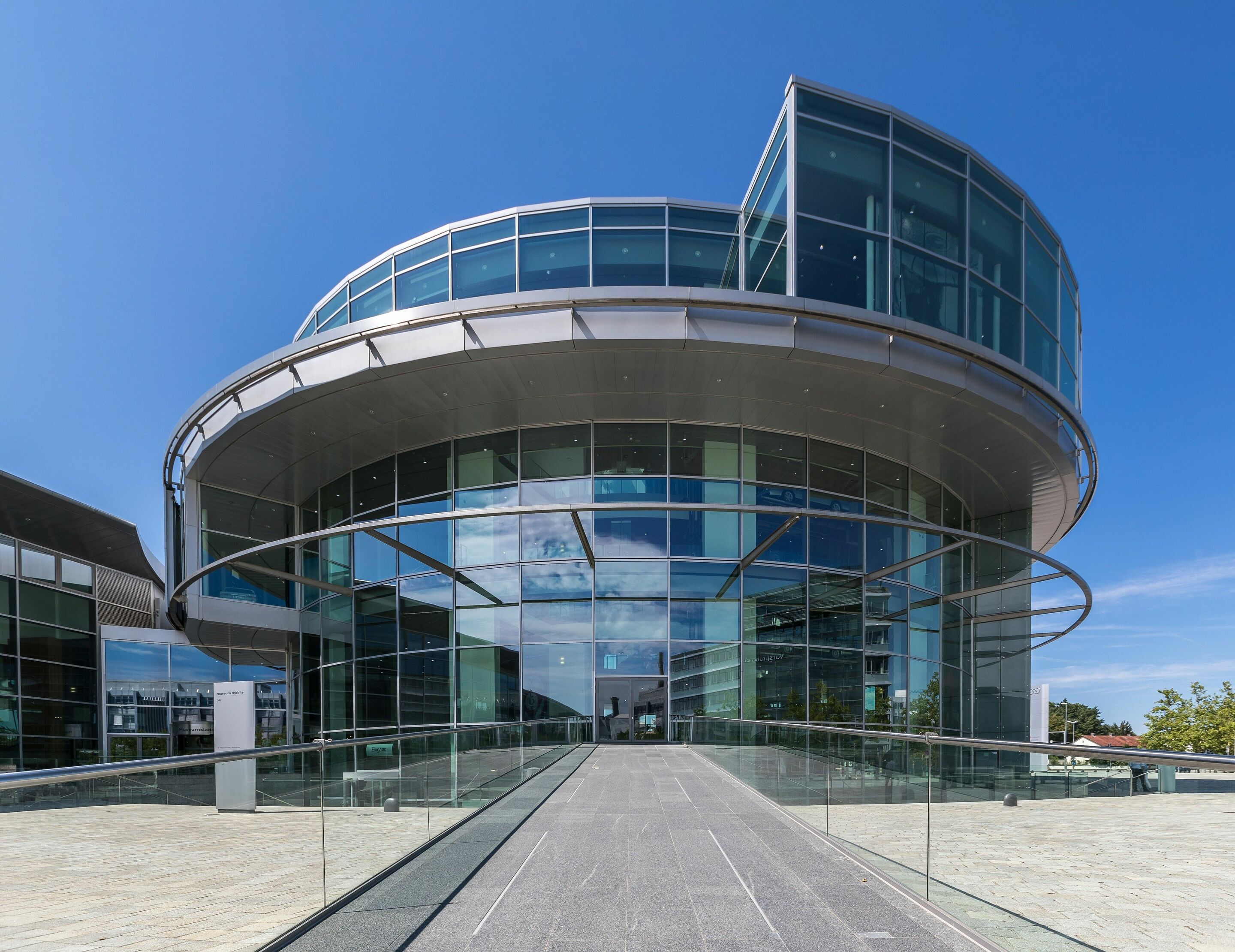Audi museum mobile - Markante Architektur: das Audi museum mobile