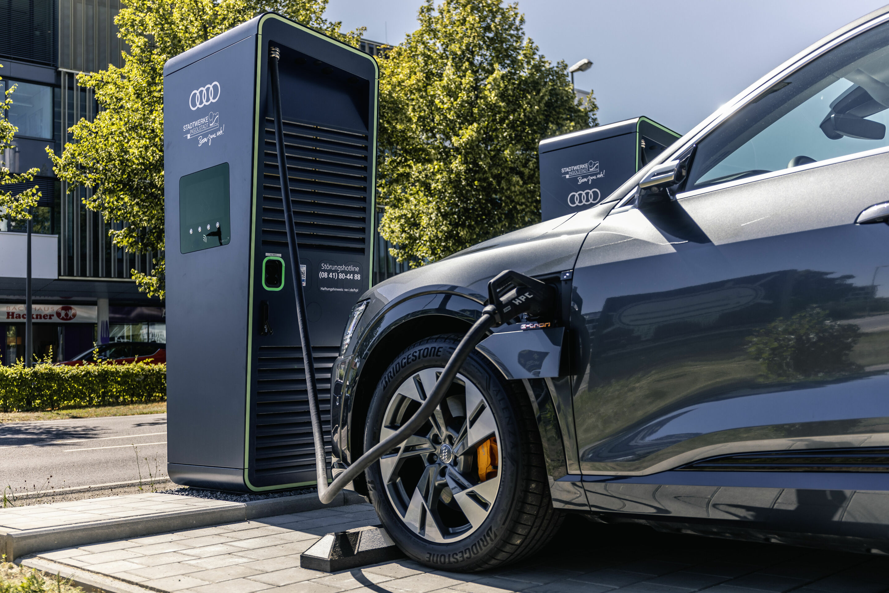 Audi und SWI eröffnen Schnellladepark - Audi und SWI eröffnen Schnellladepark