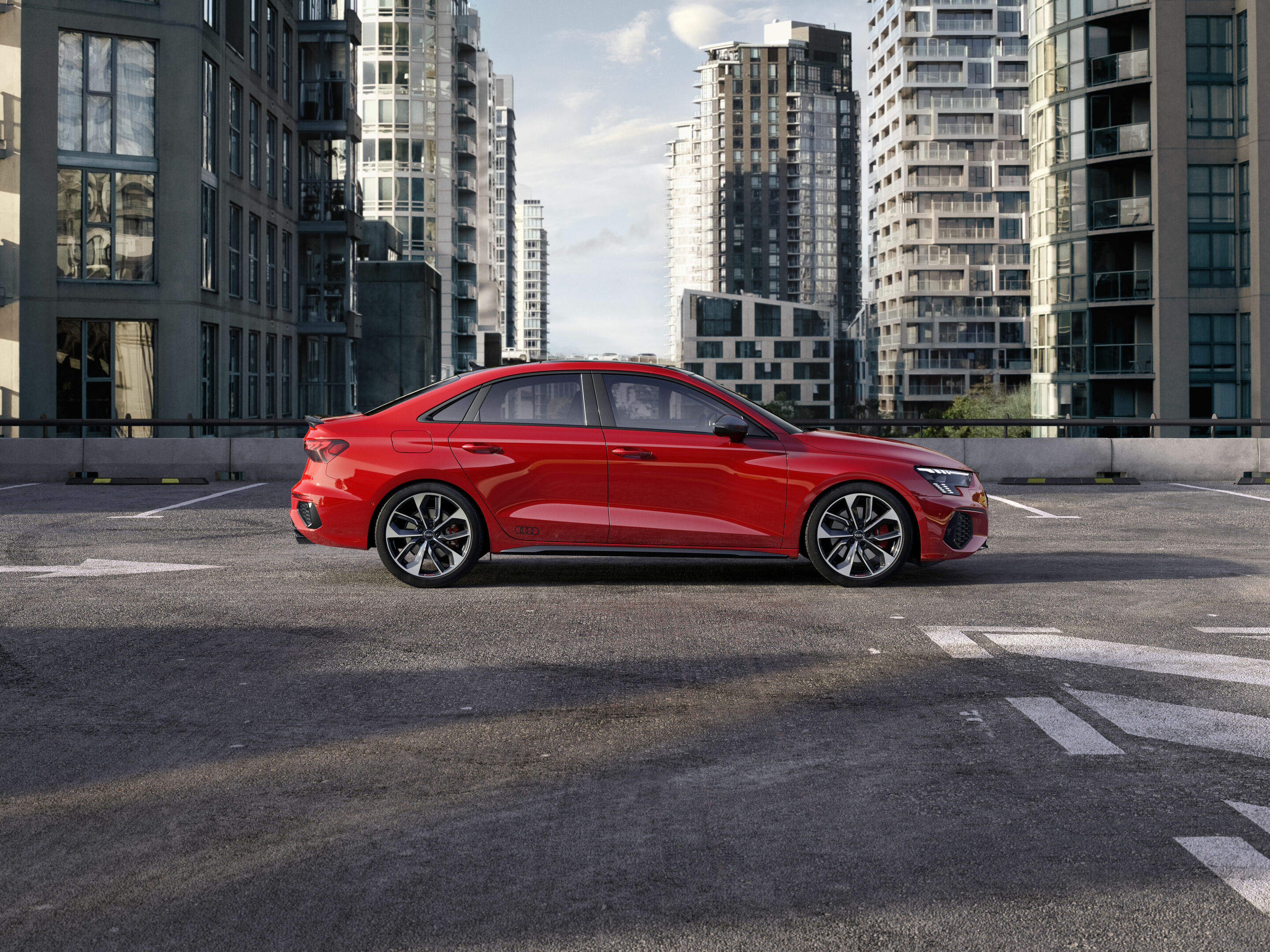 Audi S3 Limousine - Standaufnahme
Farbe: Tangorot