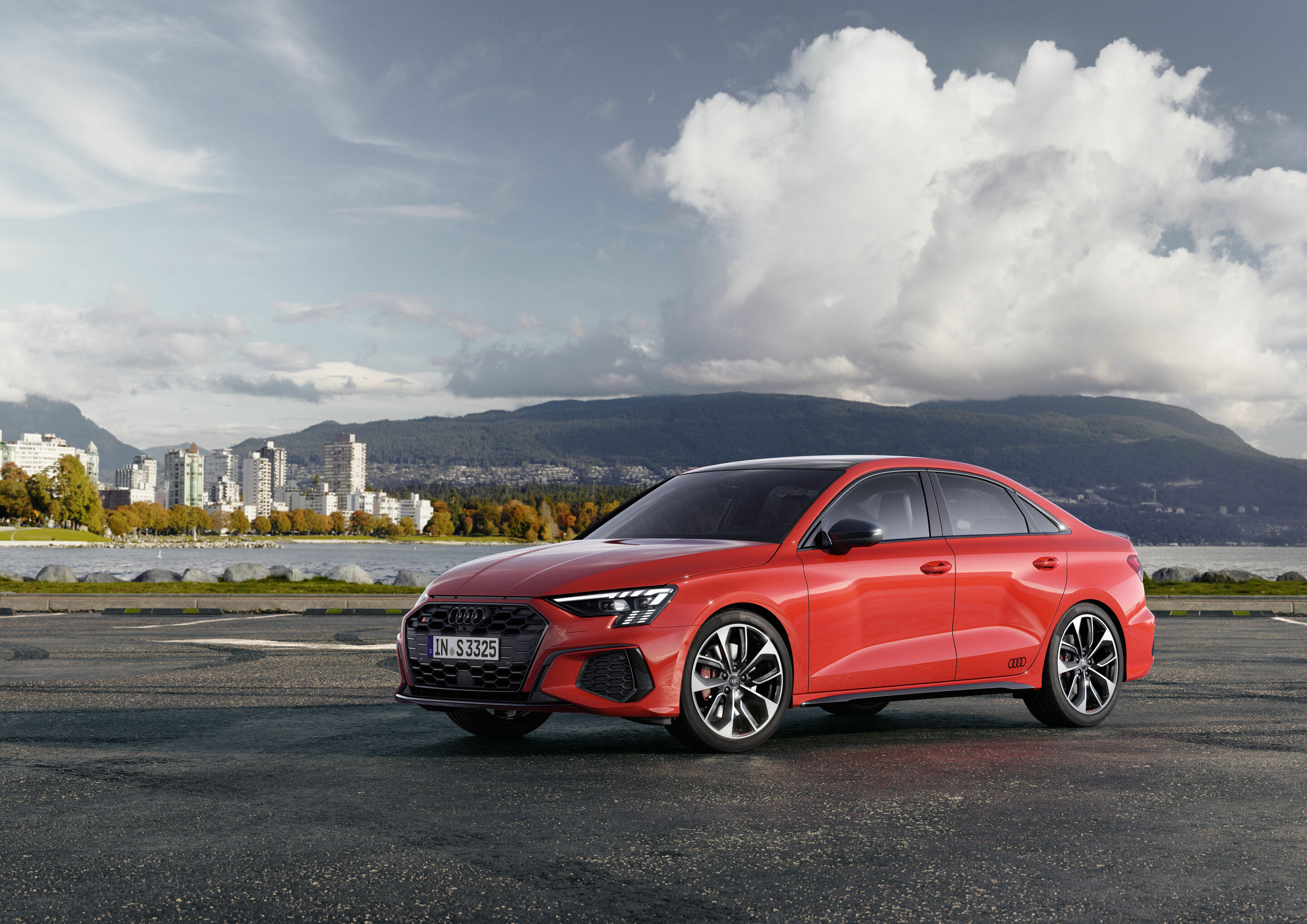Audi S3 Limousine - Standaufnahme
Farbe: Tangorot