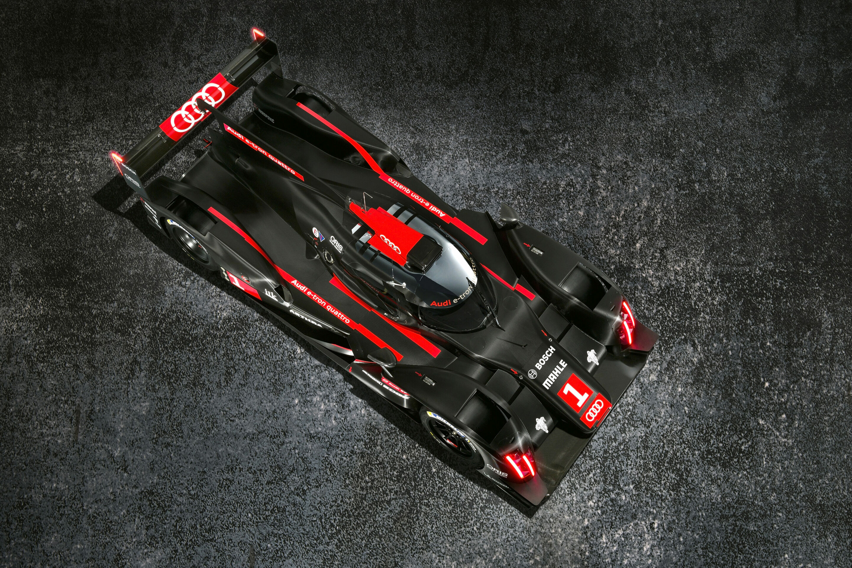 Audi R18 e-tron quattro - Mit einem von Grund auf neu entwickelten Le-Mans-Prototyp peilt Audi in derSaison 2014 den Hattrick in der FIA-Langstrecken-Weltmeisterschaft WEC und einen weiteren Erfolg bei den 24 Stunden von Le Mans an.