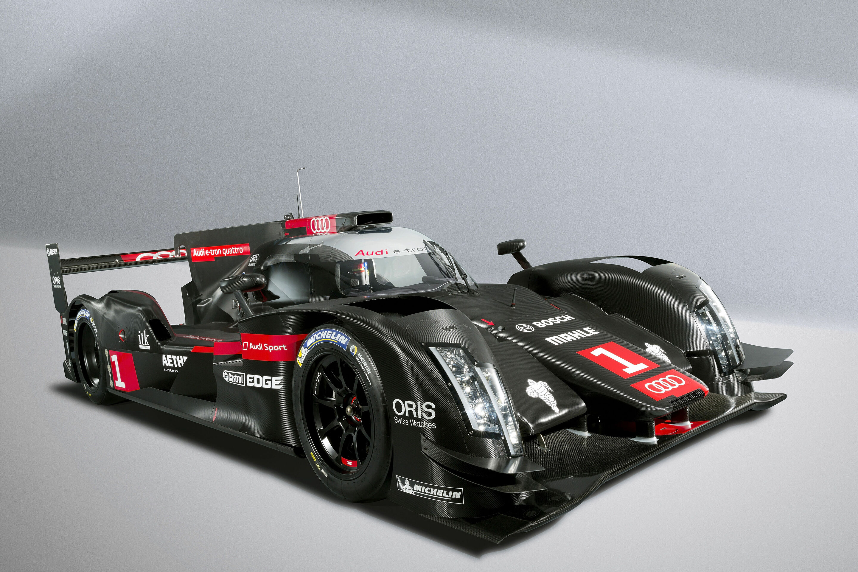 Audi R18 e-tron quattro - Mit einem von Grund auf neu entwickelten Le-Mans-Prototyp peilt Audi in derSaison 2014 den Hattrick in der FIA-Langstrecken-Weltmeisterschaft WEC und einen weiteren Erfolg bei den 24 Stunden von Le Mans an.