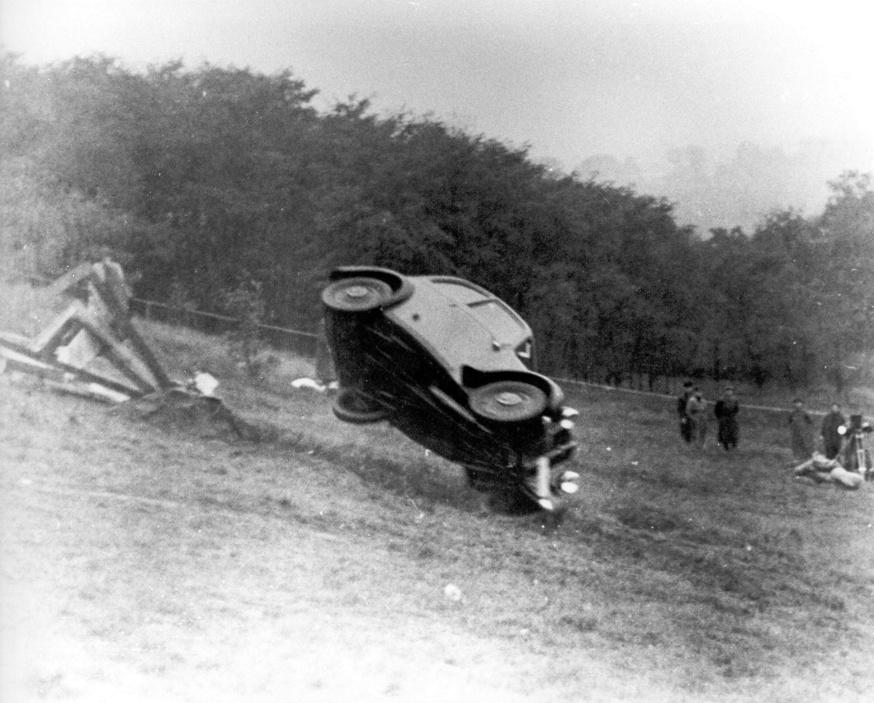 DKW F7 from 1938 - With several rollovers of the DKW F7, Audi started the Era of crash-tests in 1938.