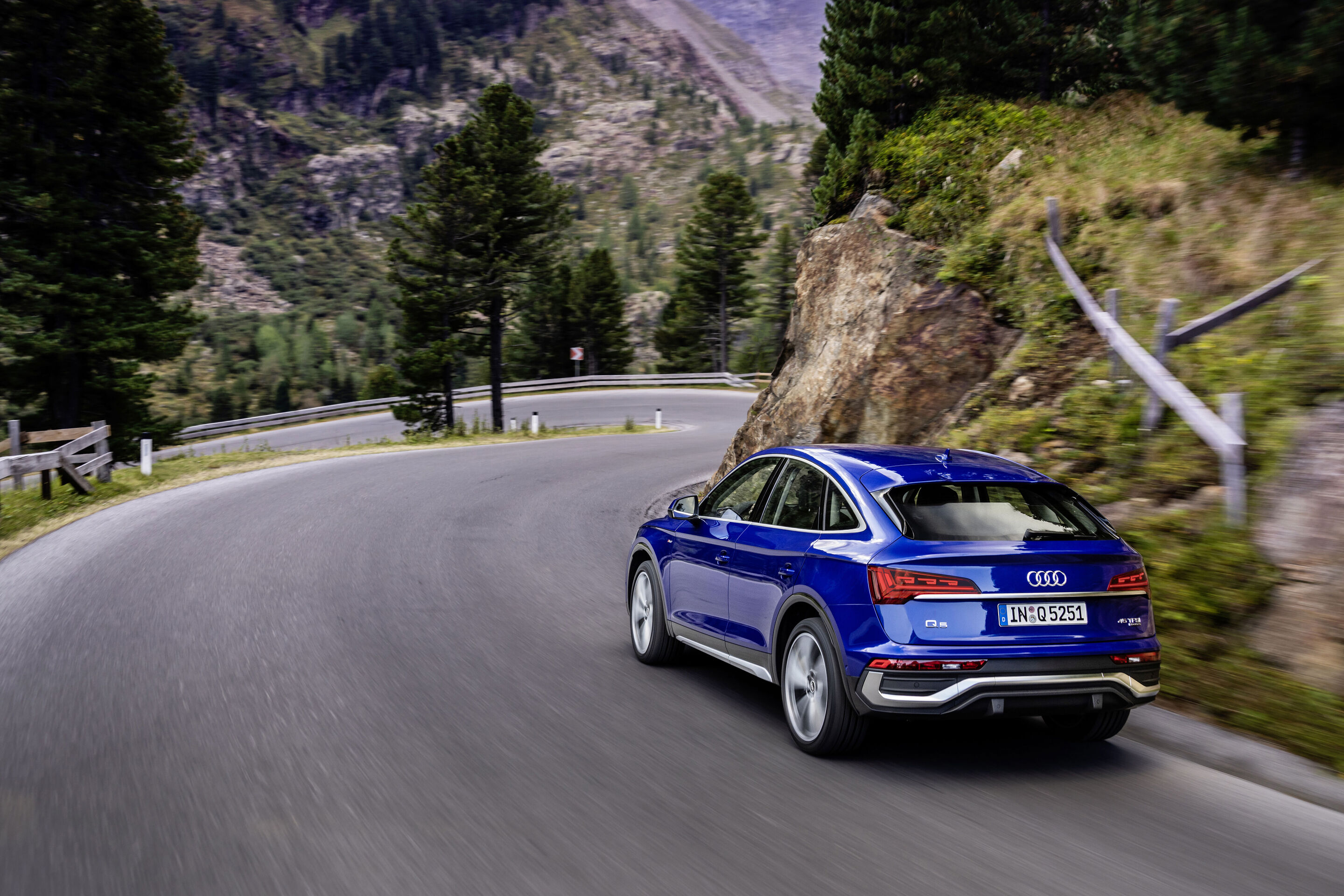 Audi Q5 Sportback (until 2024) - Dynamic photo,
Colour: Ultra blue