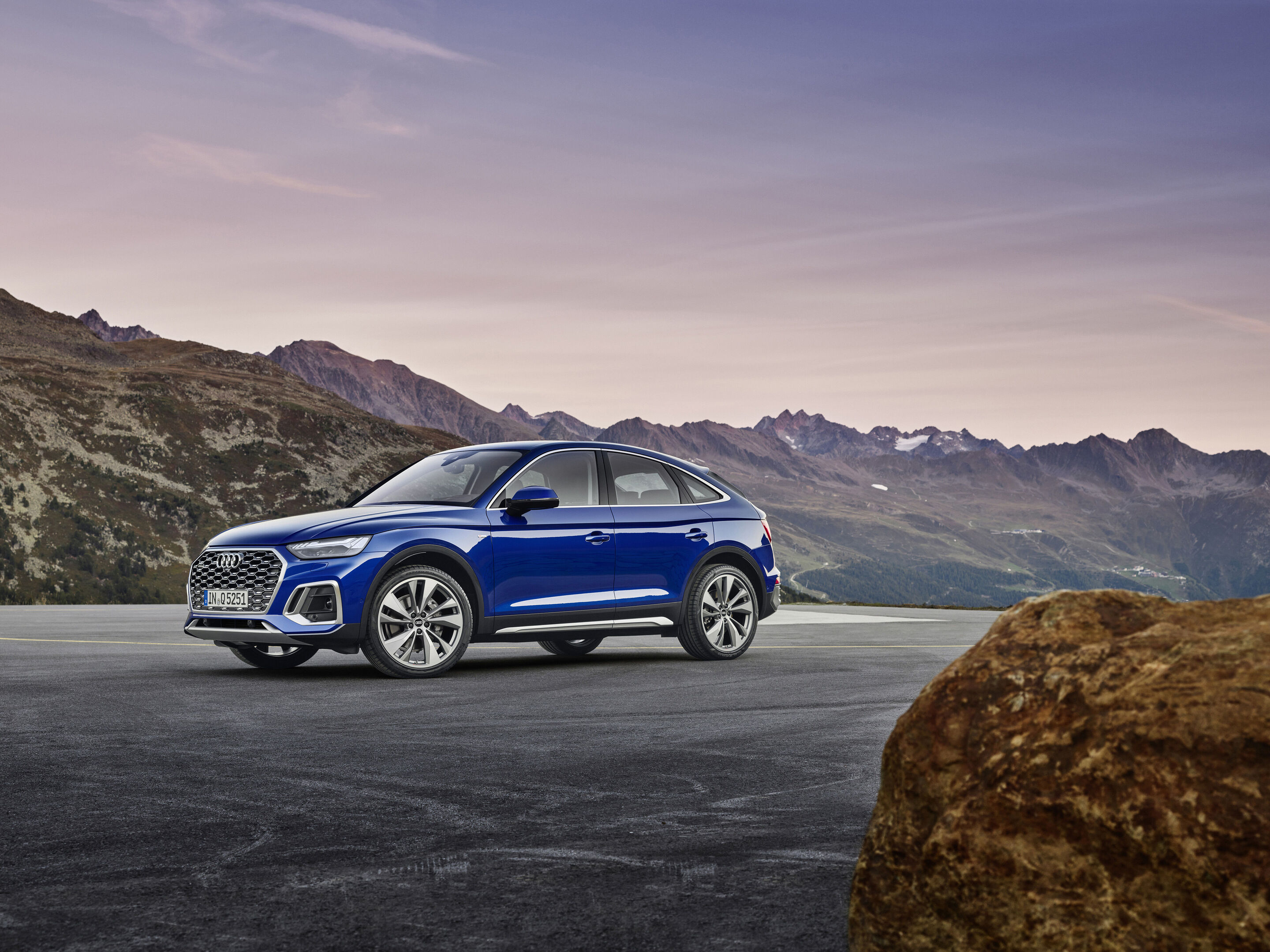 Audi Q5 Sportback (until 2024) - Static photo,
Colour: Ultra blue